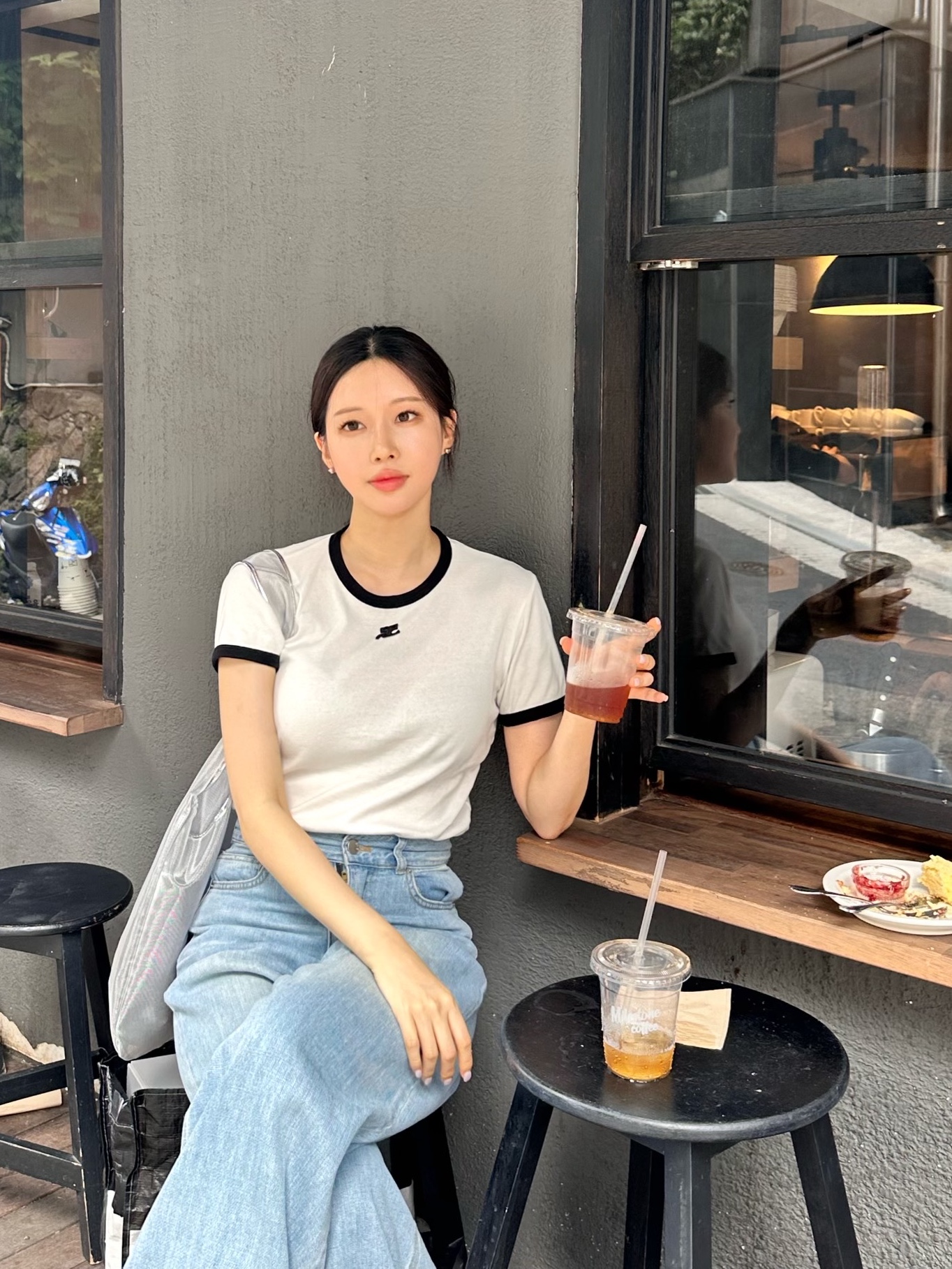 (W) Courreges Reedition Bumpy Contrast T-Shirt Heritage White Black 착용 스타일