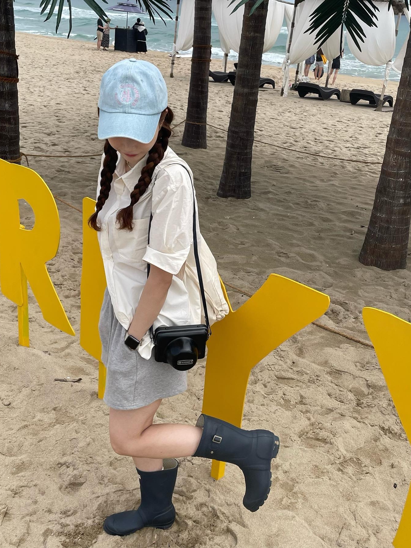 Allincomplete Round Logo Ball Cap Light Blue Denim 착용 스타일 - 3