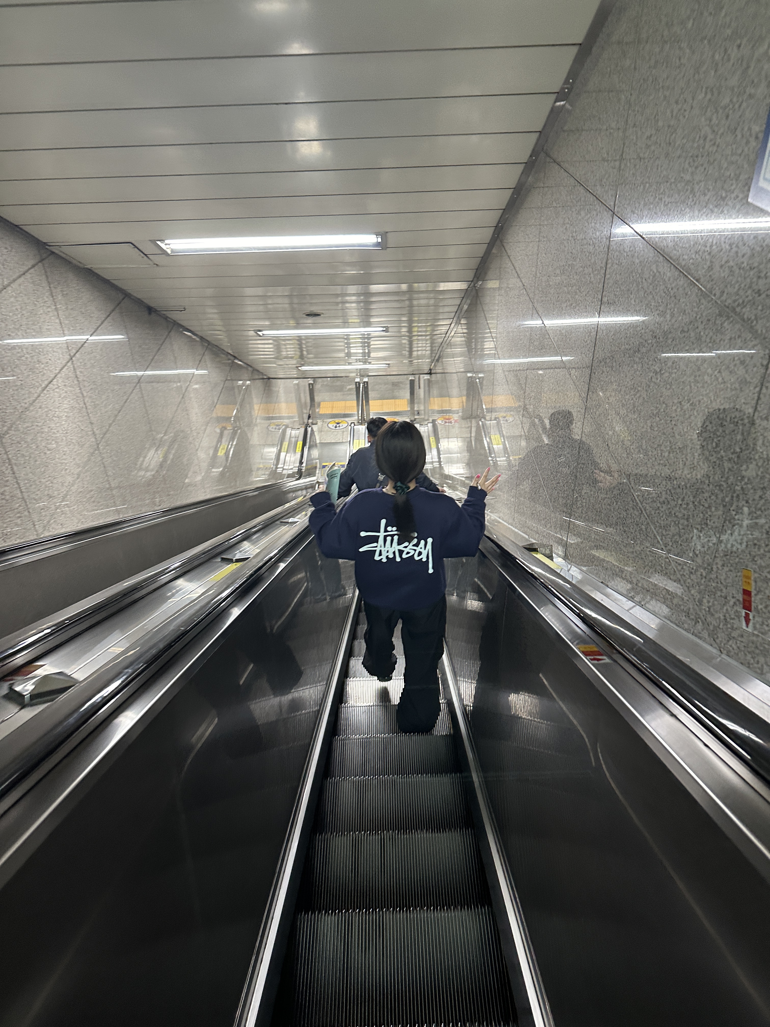 Stussy Basic Stussy Crew Navy 2023, Stussy Basic Stussy Crew Navy 2024, 2025 착용 스타일 - 2