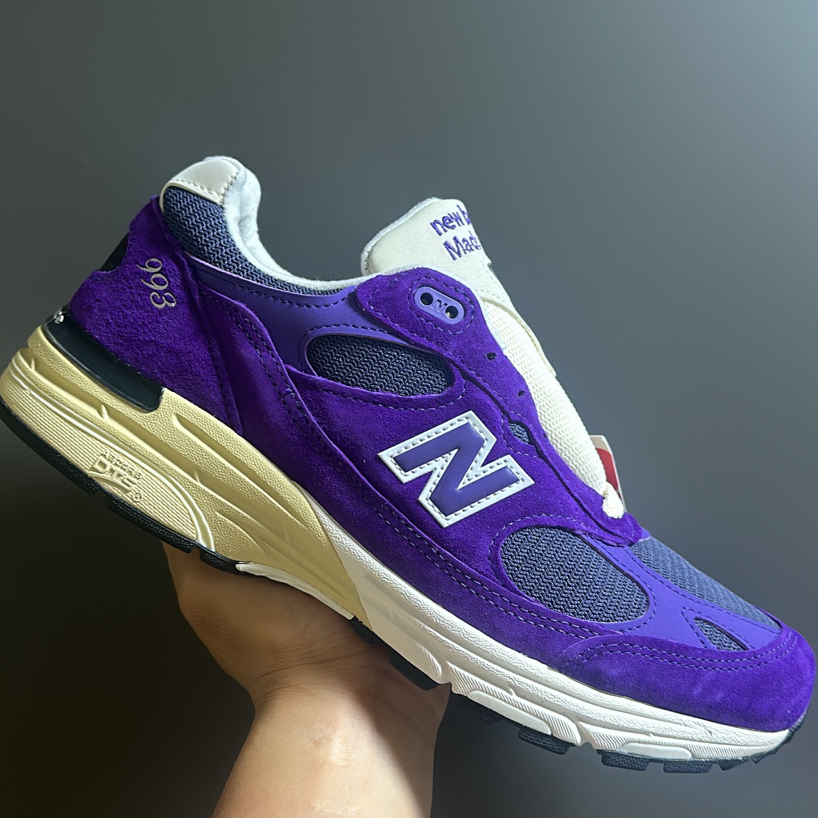 New Balance 993 Made in USA Purple Interstellar, New Balance 993 Made in USA Chive Sea Salt 착용 스타일 - 1
