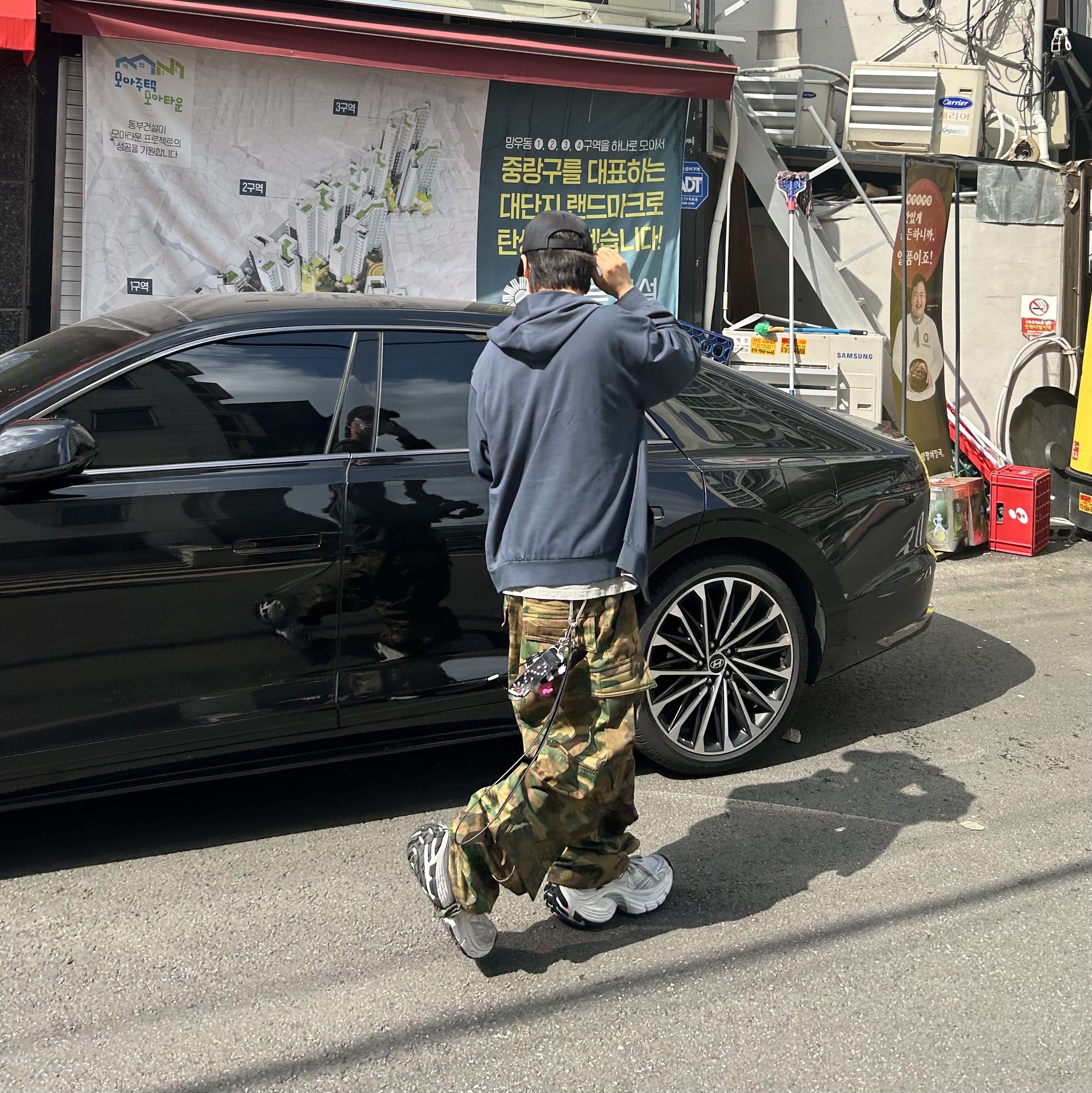 Farfromwhat Far Camo Cargo Pants Green, Balenciaga 10XL Sneakers White Grey Silver Black 착용 스타일 - 5