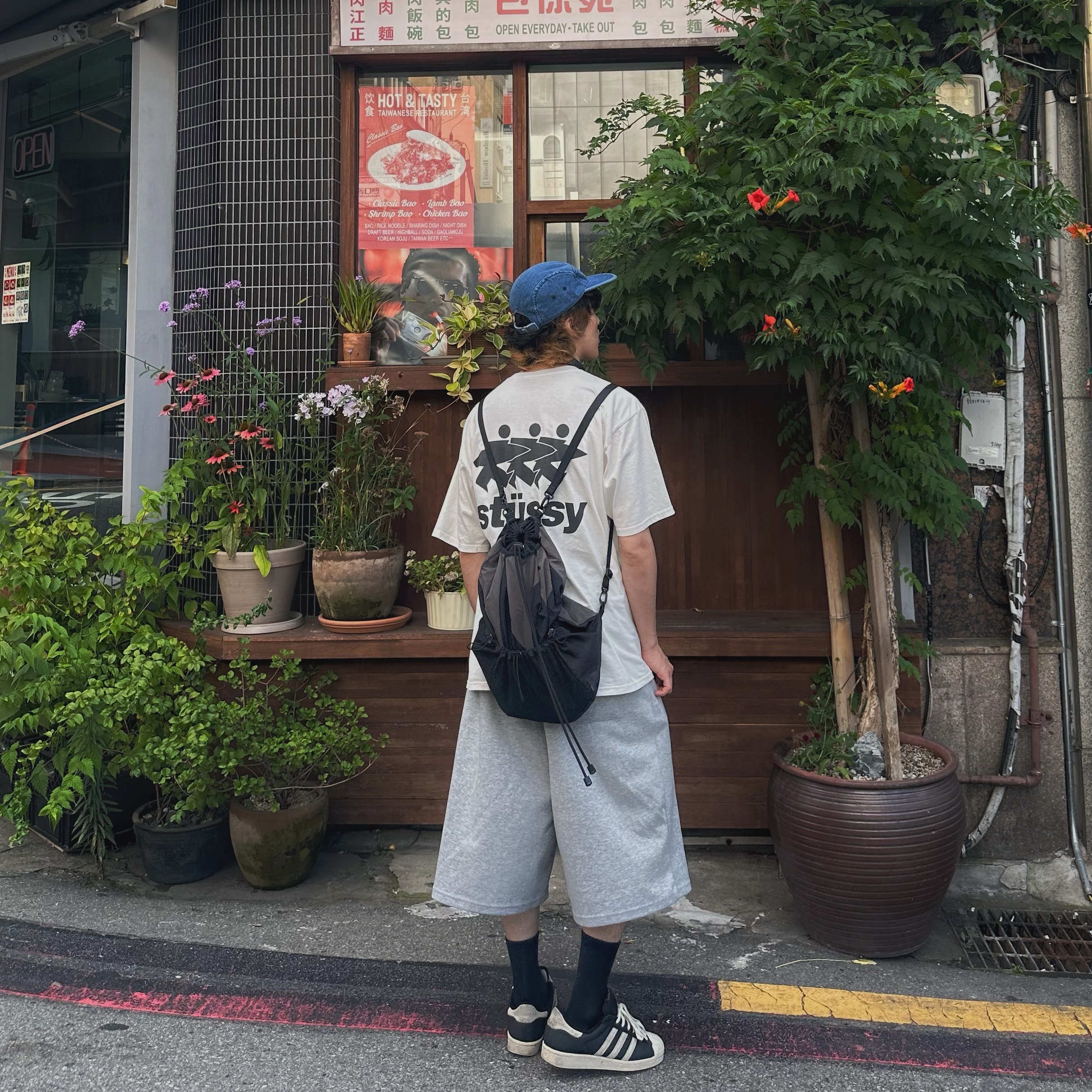 Stussy Surfwalk Pigment Dyed T-Shirt Natural, Marshall Major IV Black (Korean Ver.) 착용 스타일 - 4
