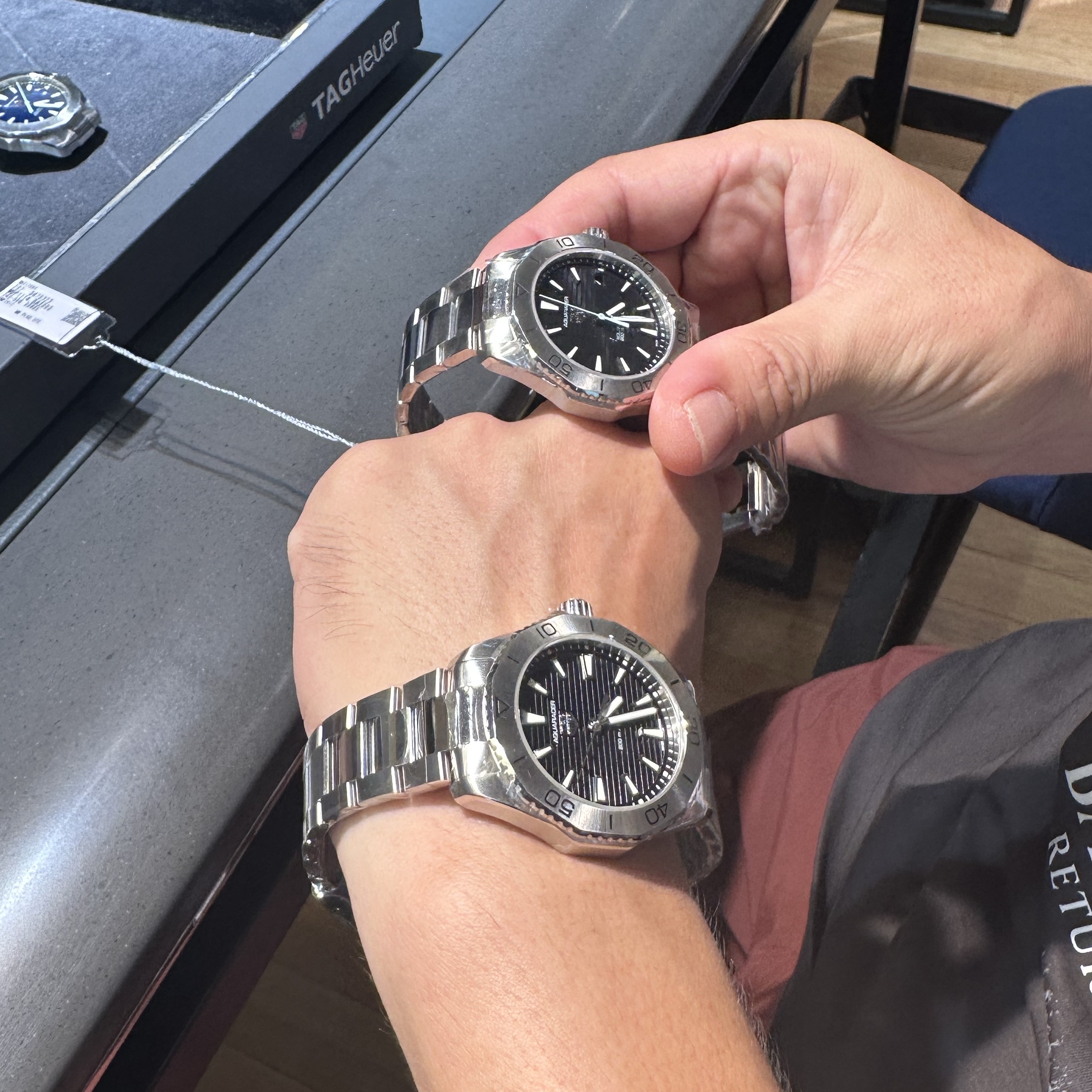 TAG Heuer Aquaracer Professional 300 Date Calibre 5 Automatic Steel Grey 착용 스타일