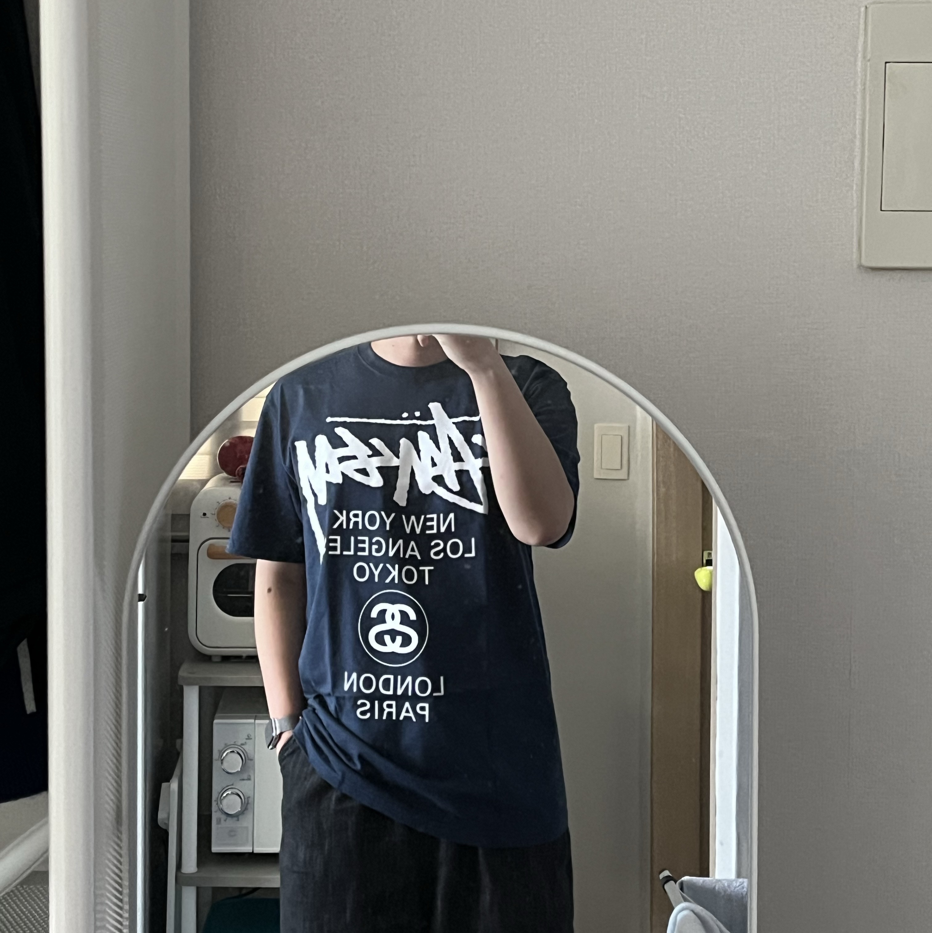 Stussy World Tour T-Shirt Navy 2024,2025 착용 스타일 - 1