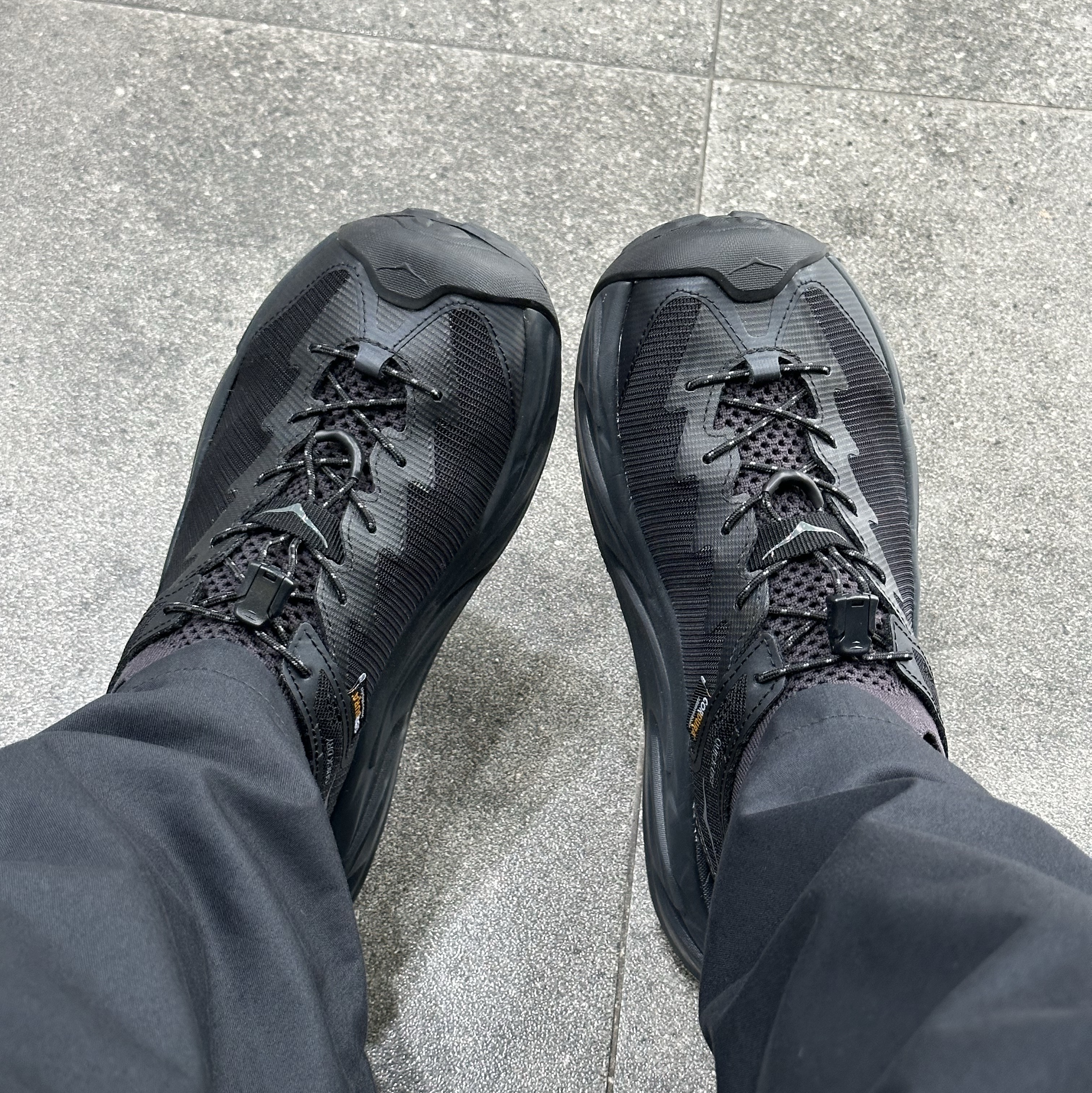 Hoka Hopara 2 Black 착용 스타일