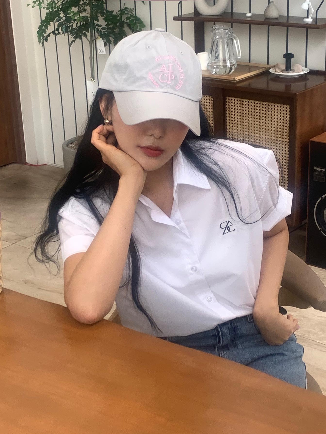 Allincomplete Round Logo Ball Cap Light Blue Denim, Allincomplete Round Logo Ball Cap Gray 착용 스타일 - 3
