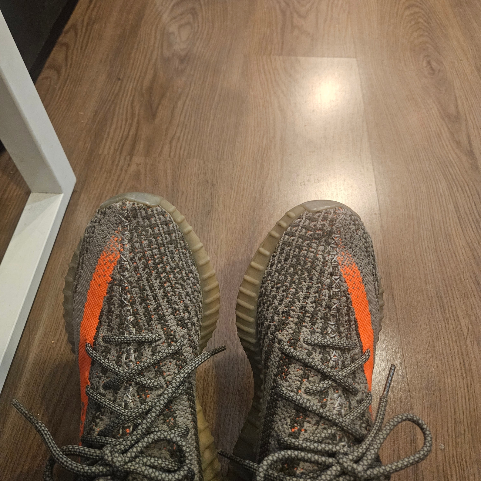 Adidas Yeezy Boost 350 V2 Beluga 착용 스타일