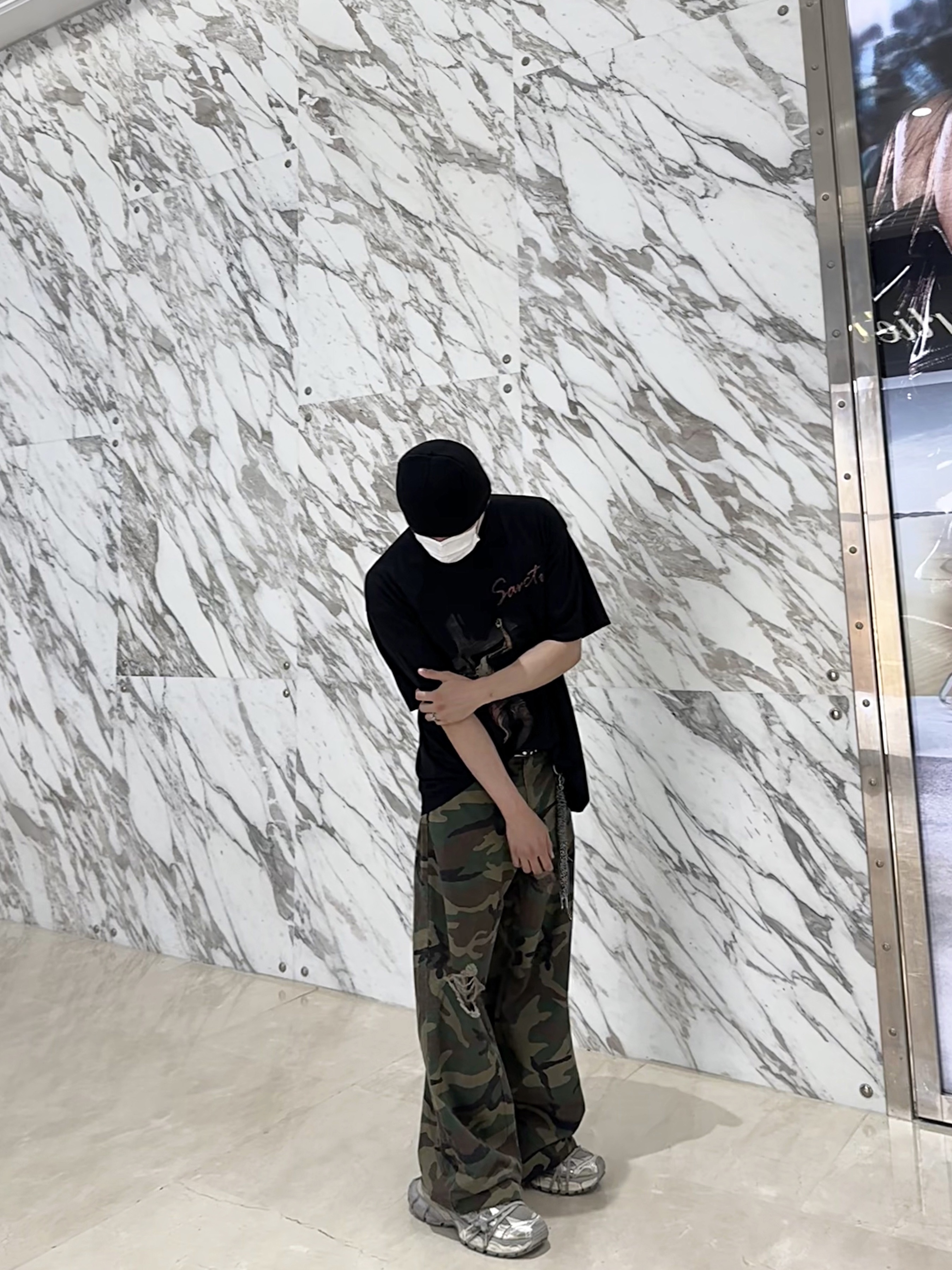 Balenciaga 3XL Sneakers Light Beige 착용 스타일 - 1