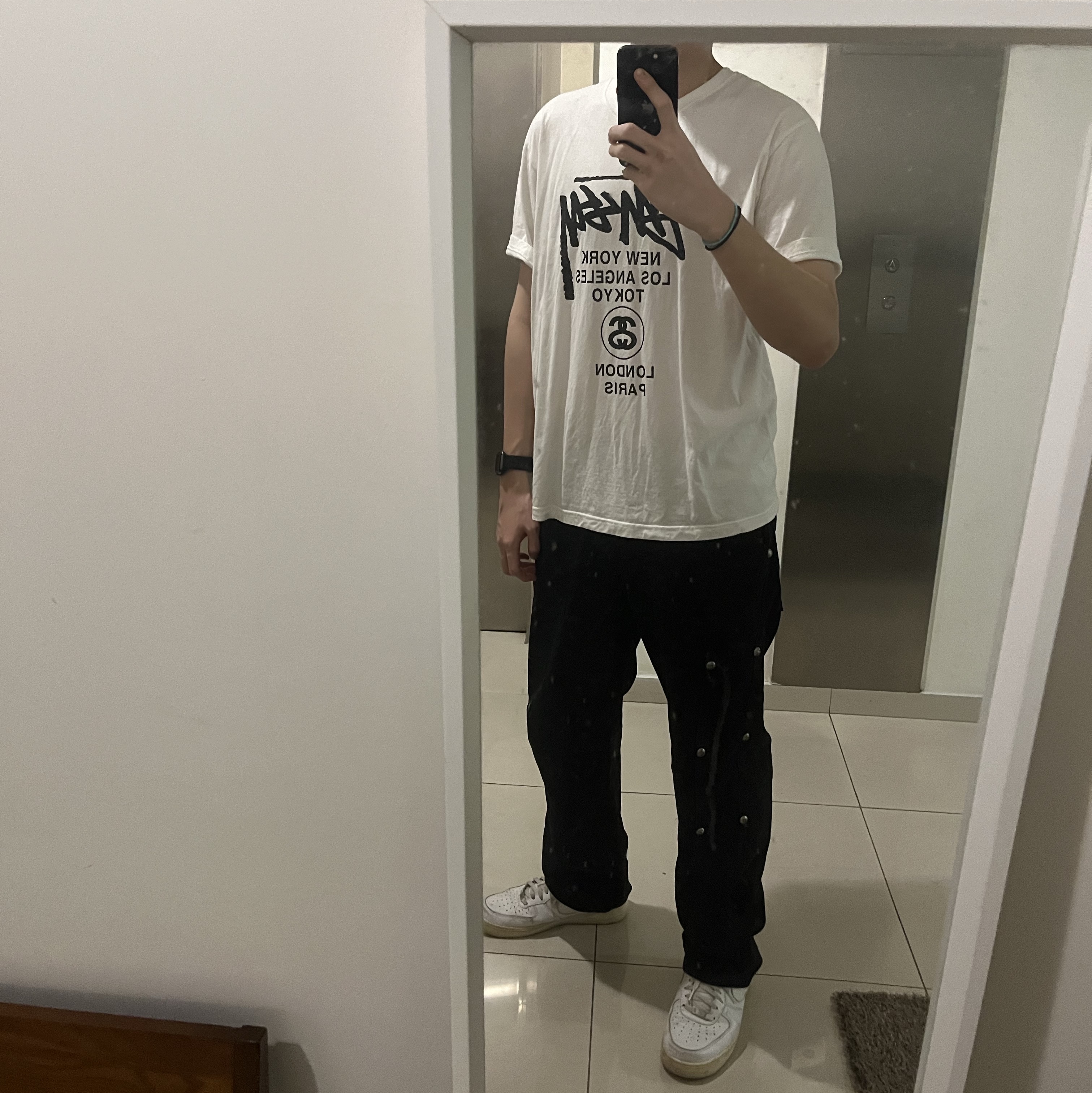 Stussy World Tour T-Shirt White, Thug Club Thug Pants (2) Black 착용 스타일