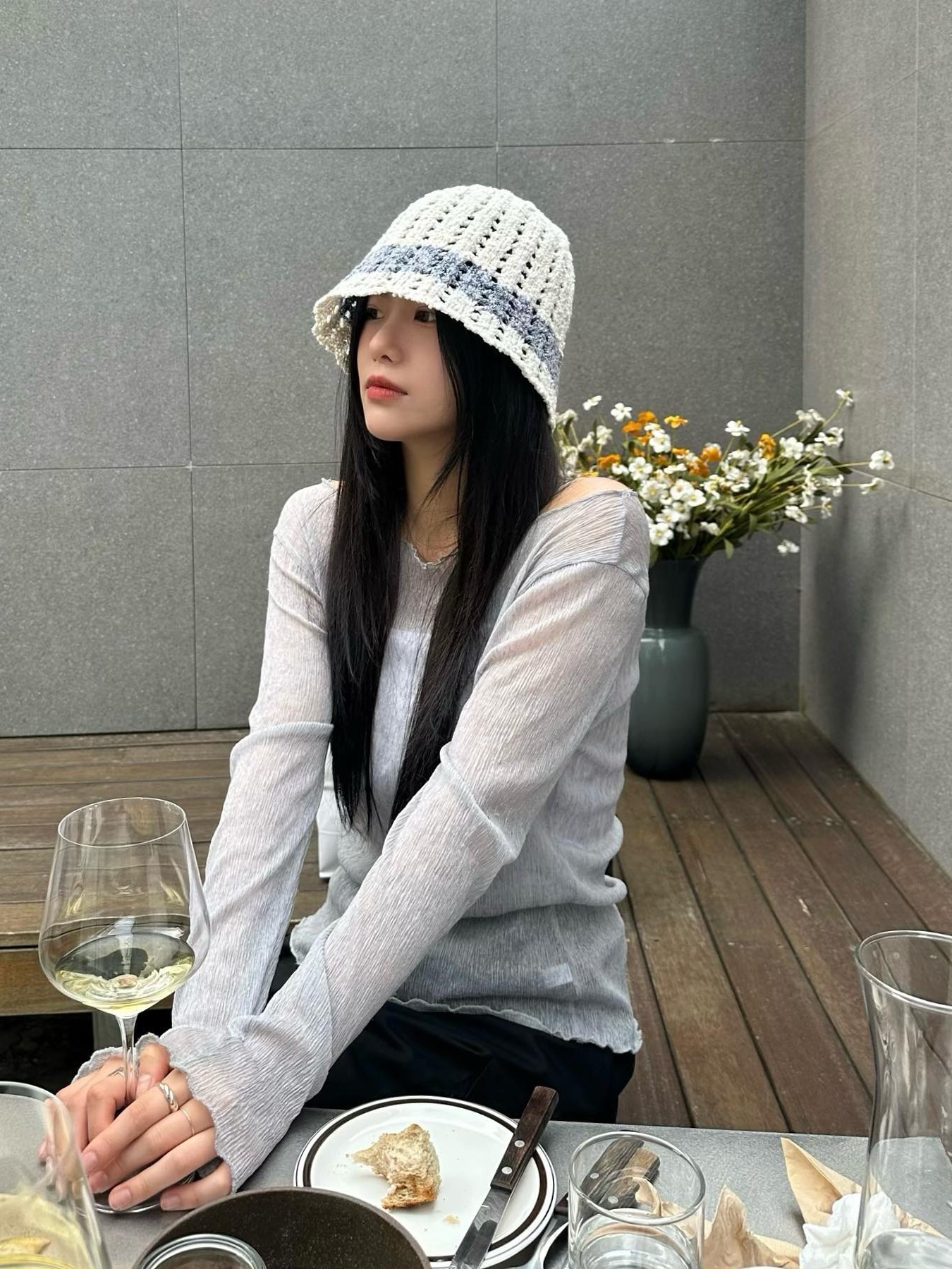 Allincomplete Cotton Candy Bucket Hat Ivory 착용 스타일 - 1