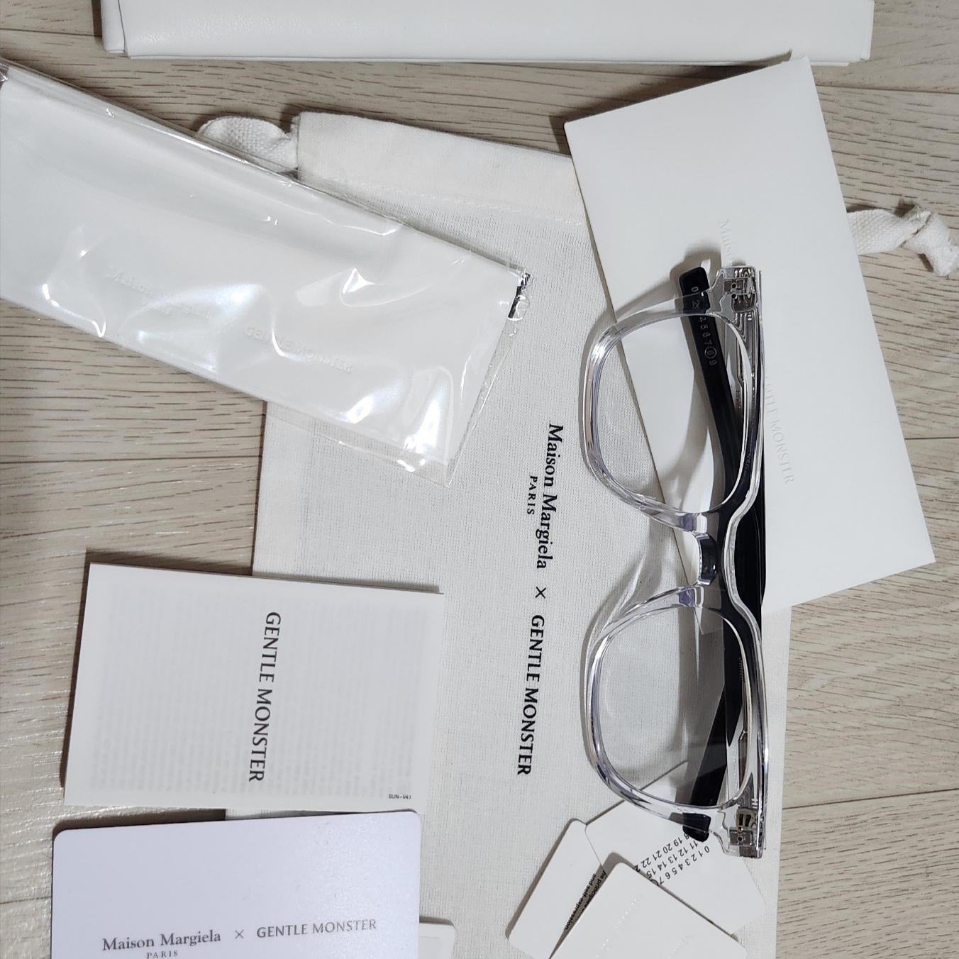 Gentle Monster x Maison Margiela MM117 Translucent Clear 착용 스타일