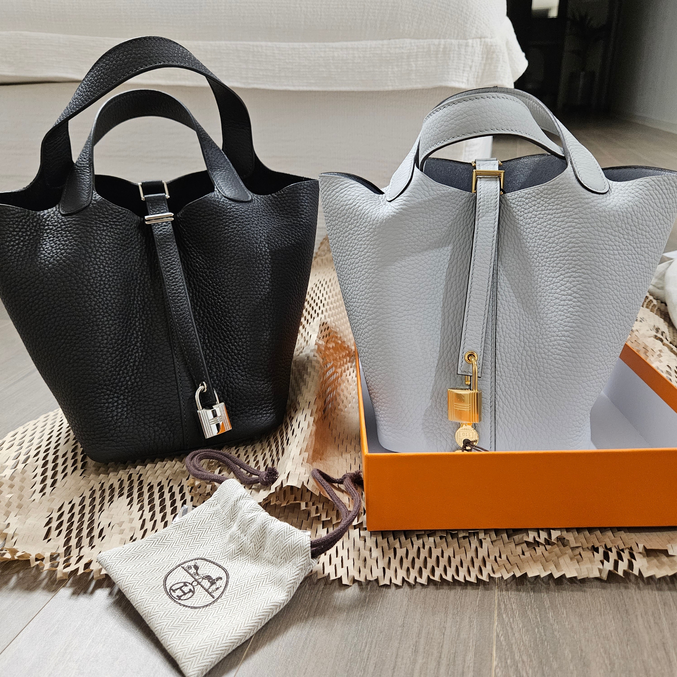 Hermes Picotin Lock 18 Bag Clemence & Gold Bleu Pale 착용 스타일