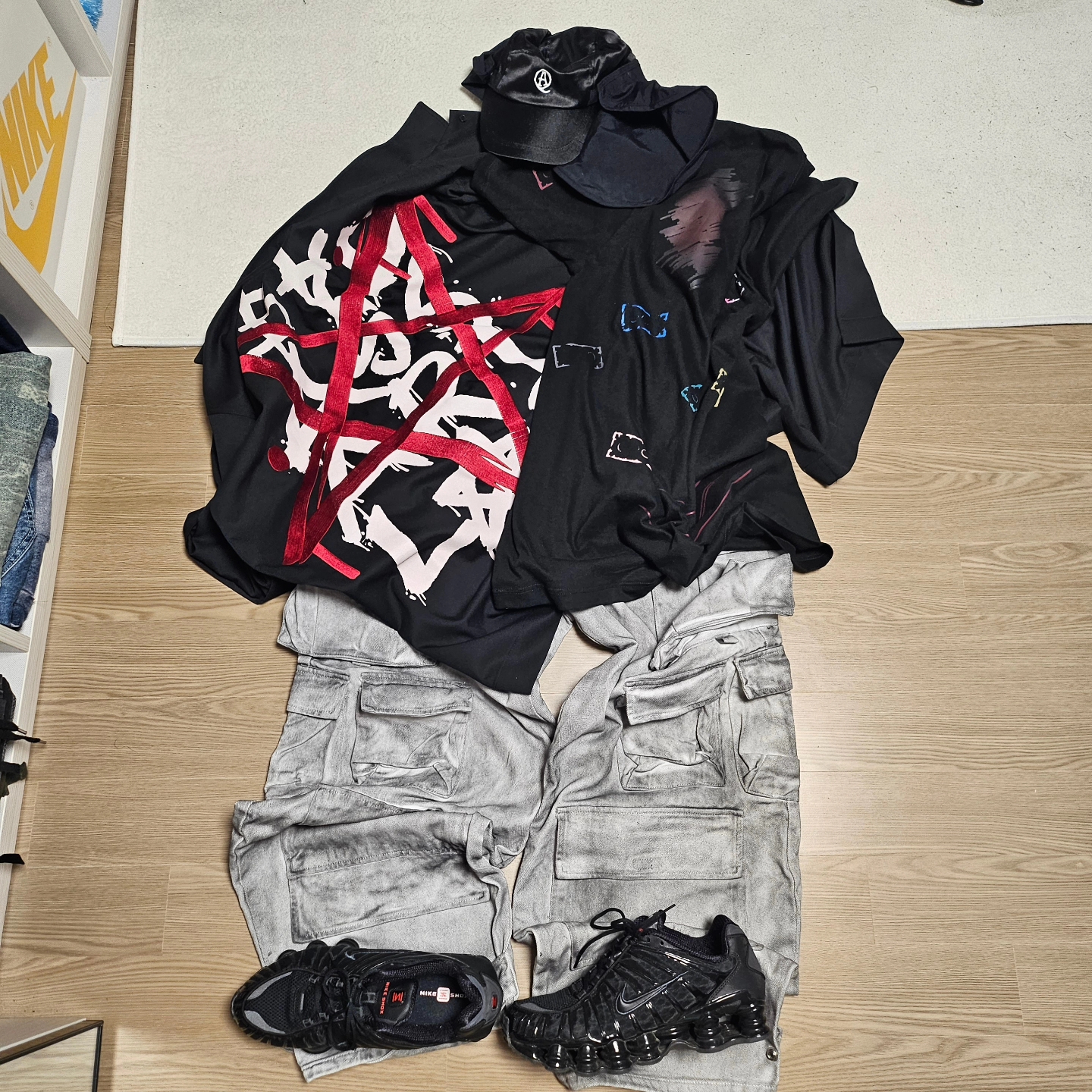 (W) Nike Shox TL Black and Max Orange, NON FLOOR Oriental Dirty Cargo Pants White 착용 스타일 - 2