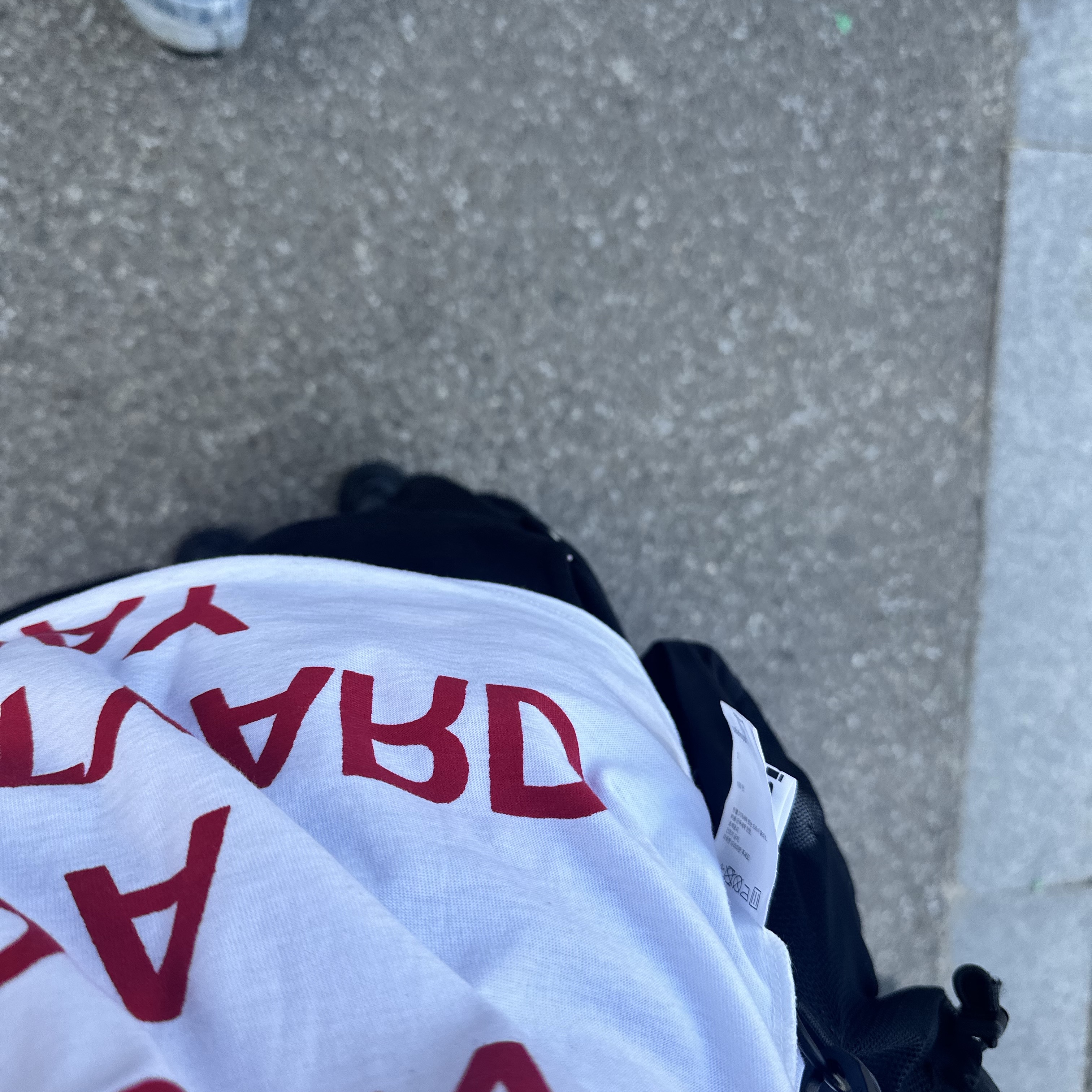 [KREAM 단독] Safarispot Women 1/2 Highway Inn T-Shirt White Red 착용 스타일