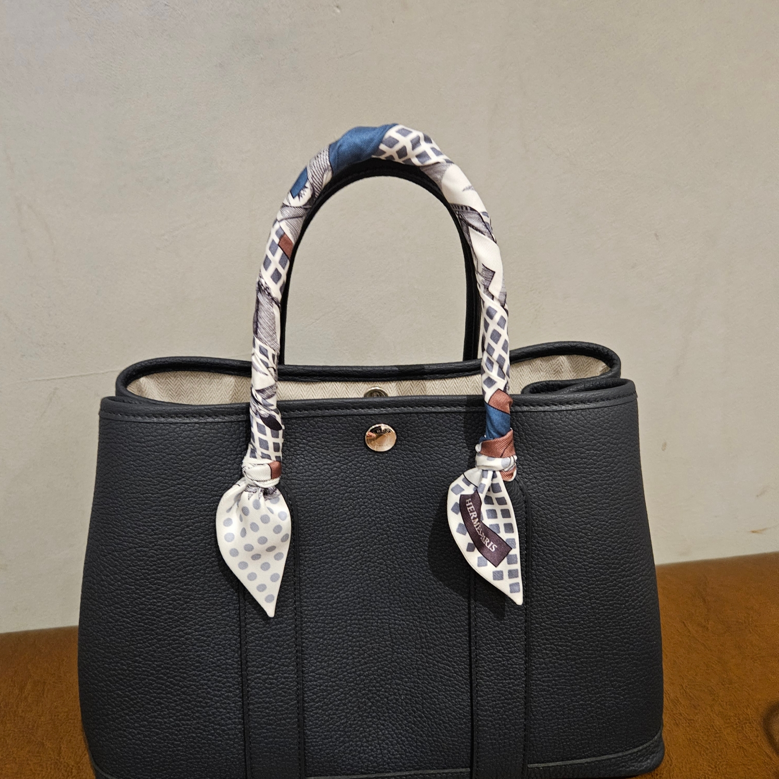 Hermes Garden Party 30 Bag Negonda & Palladium Bleu Indigo 착용 스타일
