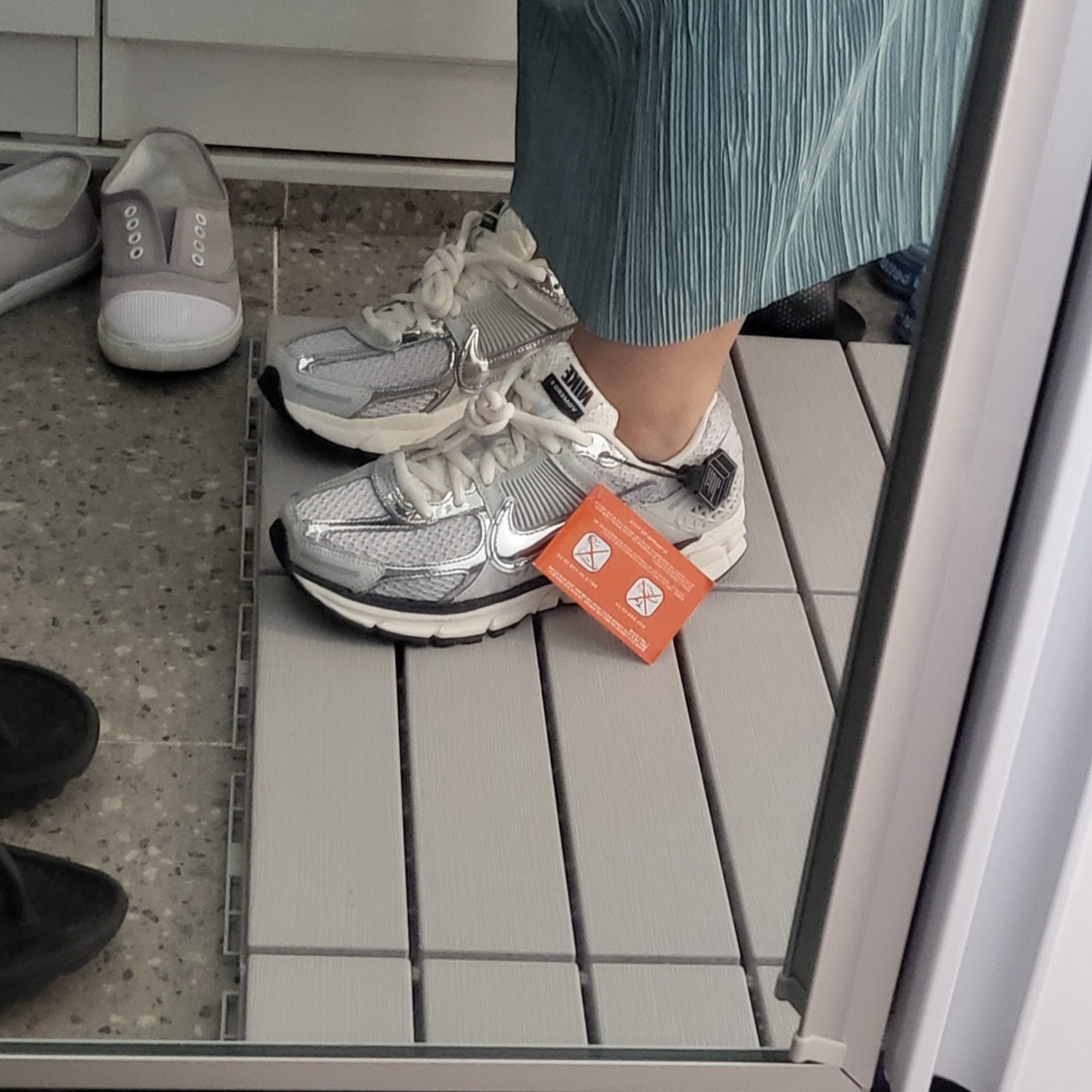 Nike Zoom Vomero 5 Photon Dust Gridiron 착용 스타일