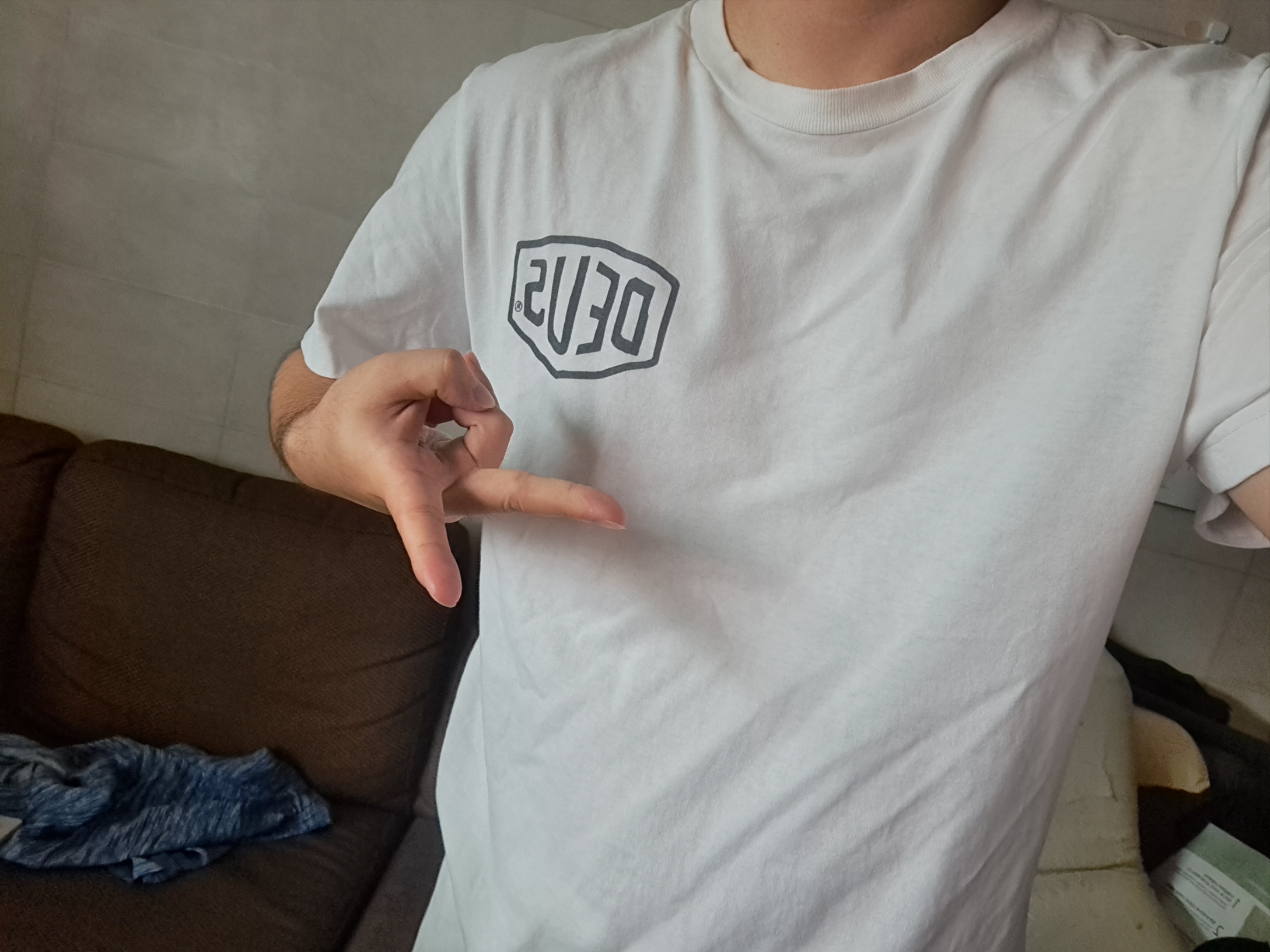 Deus Ex Machina Venice Address T-Shirt White 착용 스타일 - 2