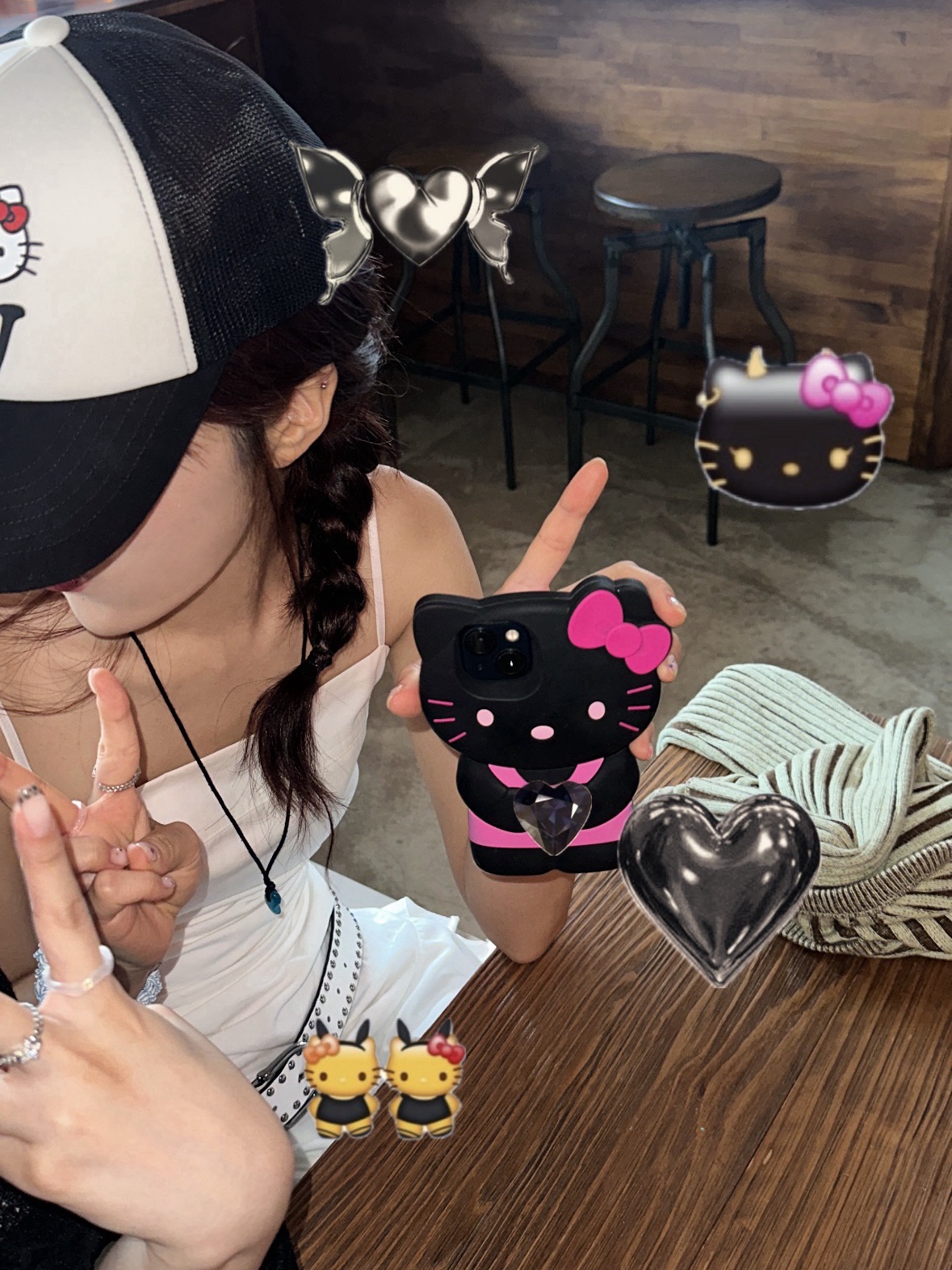 (W) Crocs Classic Platform Clog Black, Open Yy x Hello Kitty Trucker Cap Black 착용 스타일 - 2