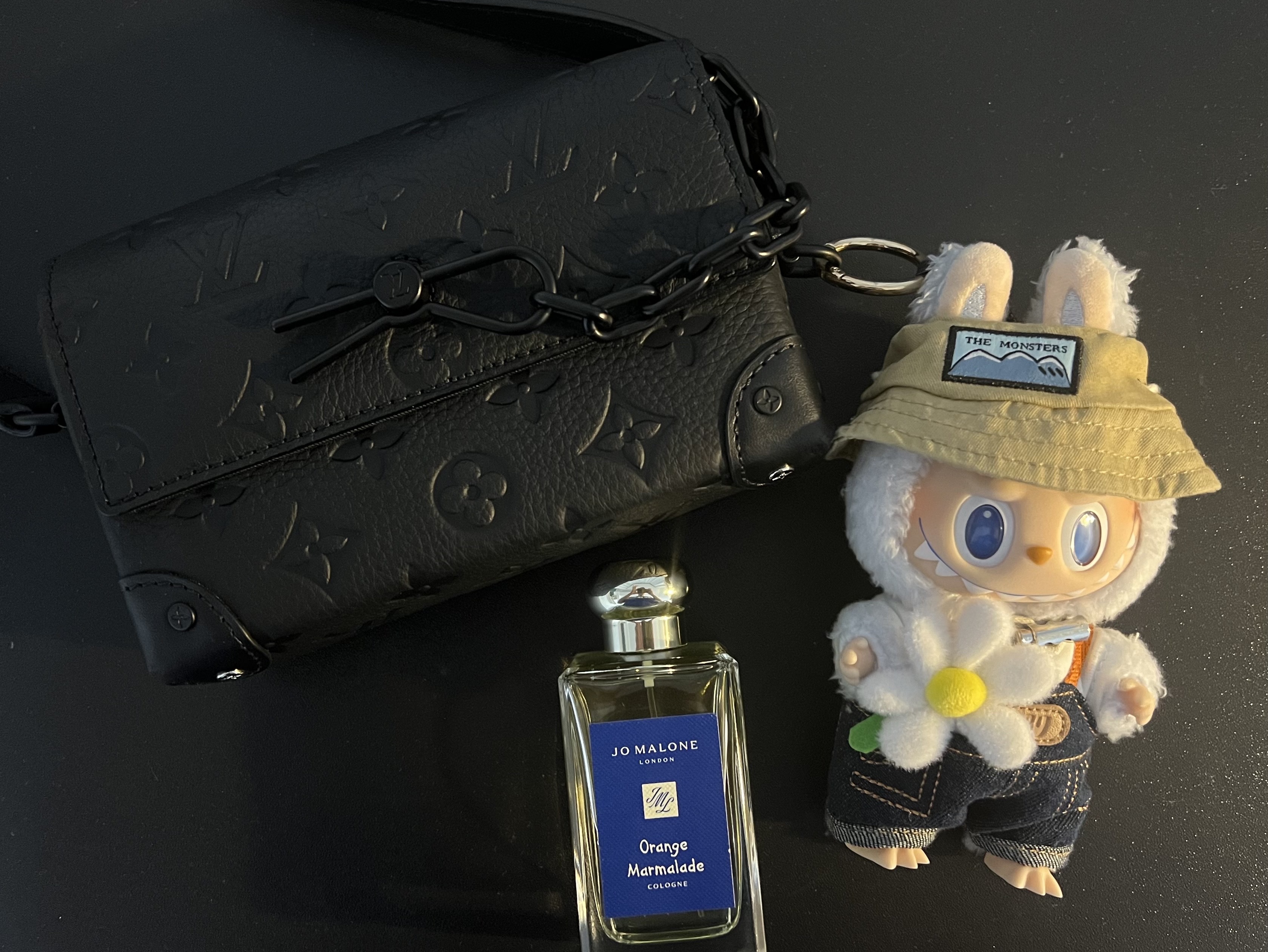 Pop Mart Fall In Wild Labubu Series Toy Keyring, Louis Vuitton Steamer Wearable Wallet Monogram Black 착용 스타일