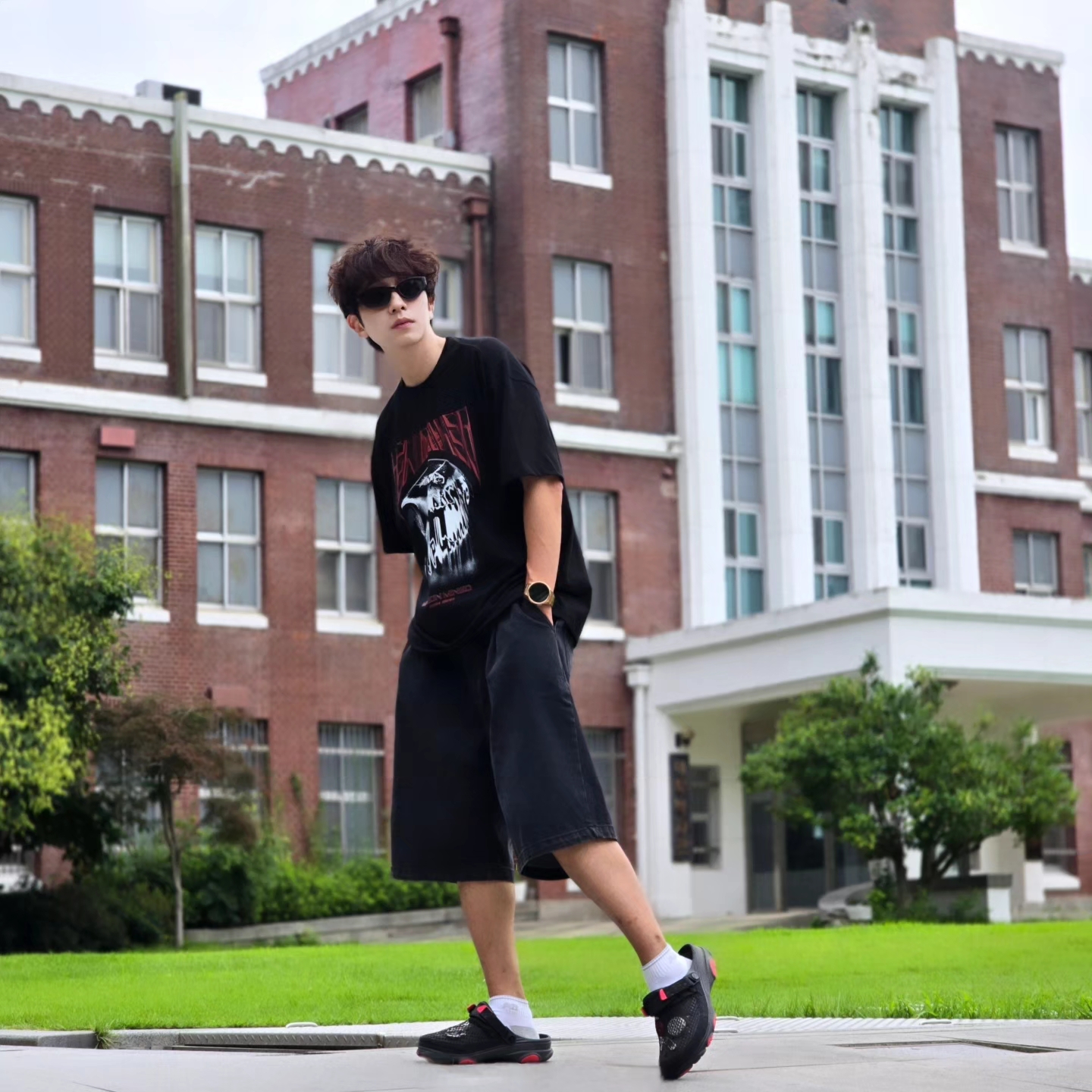 Samsung Galaxy Watch6 44mm LTE Silver (Korean Ver.), Crocs x Staple Classic All Terrain Clog Black 착용 스타일 - 5
