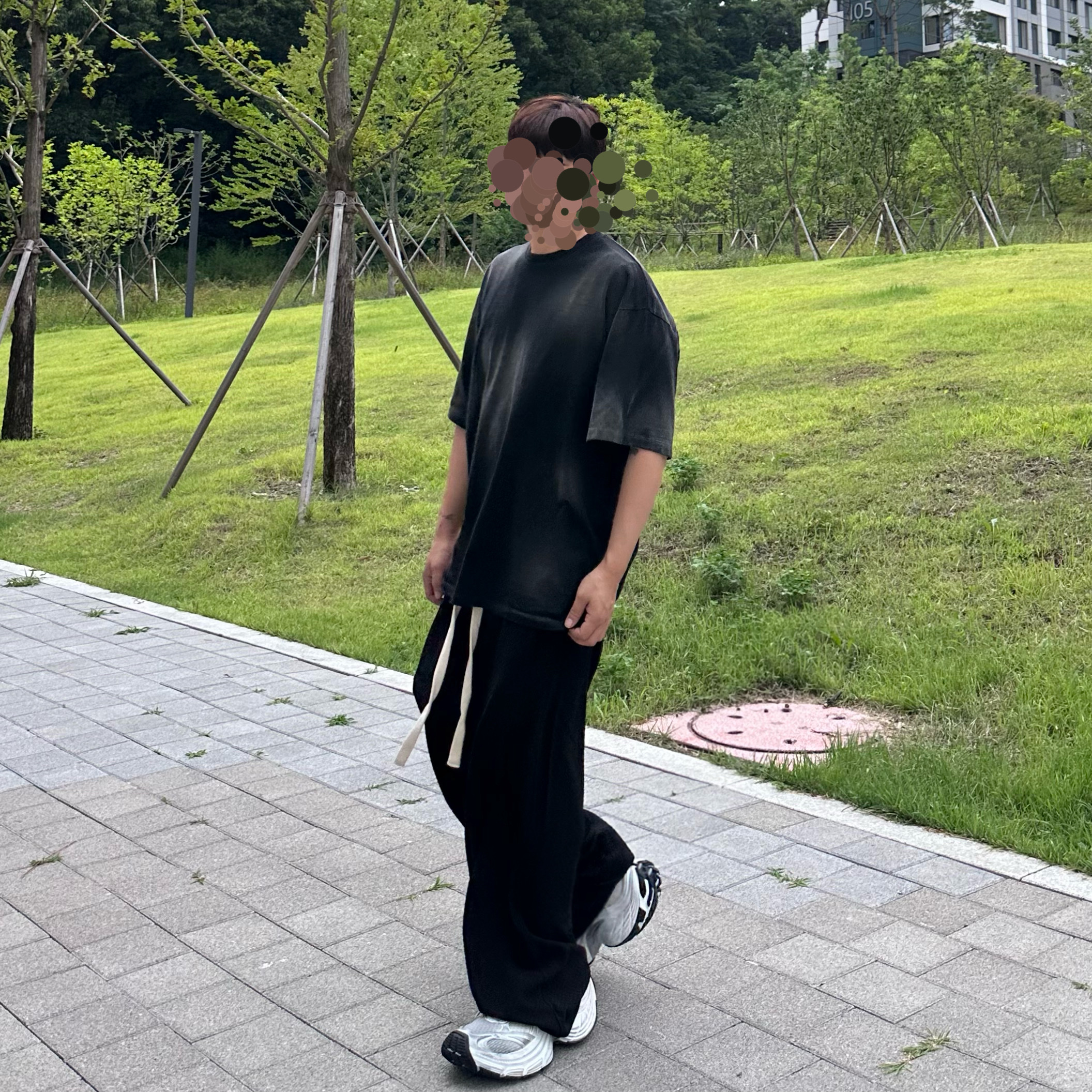 Nonnod Back Detail T-shirt Washed Black, Nonnod Capri Pajama Pants Jacquard Black 착용 스타일 - 2