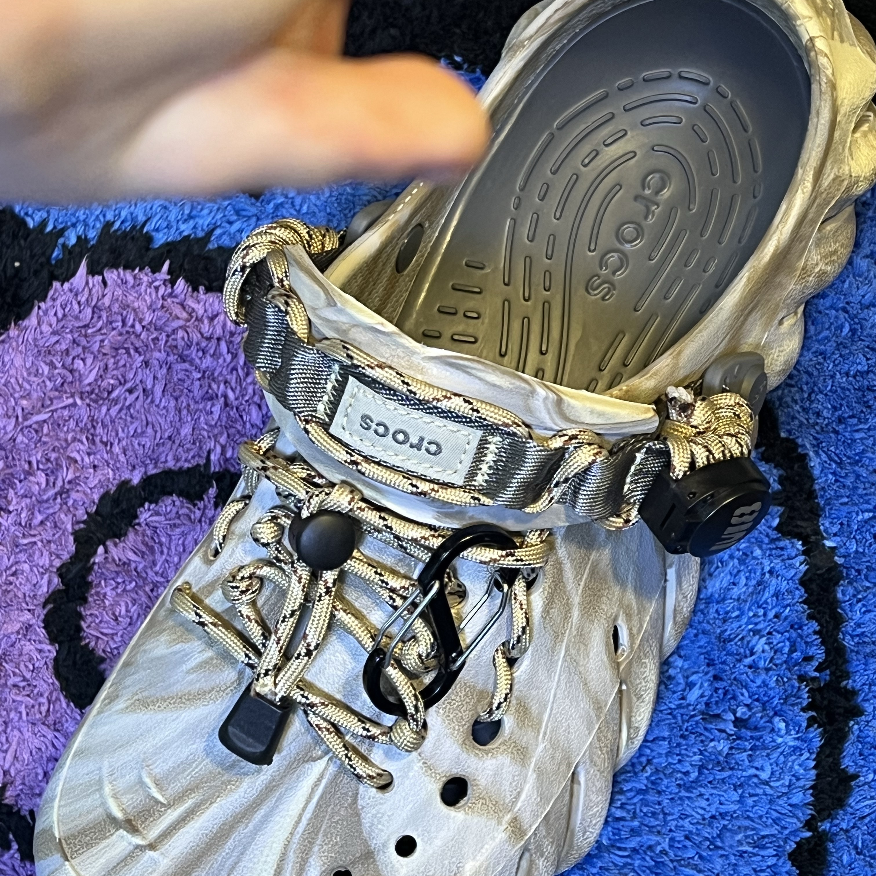 Crocs Echo Marbled Clog Bone Multi 착용 스타일
