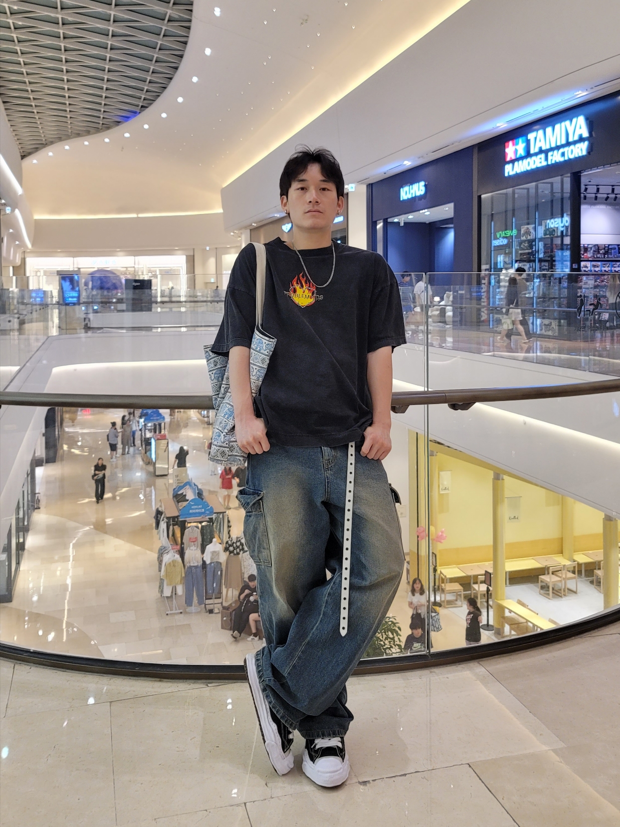 Maison Mihara Yasuhiro Hank OG Sole Canvas Low-top Sneakers Black 착용 스타일 - 1