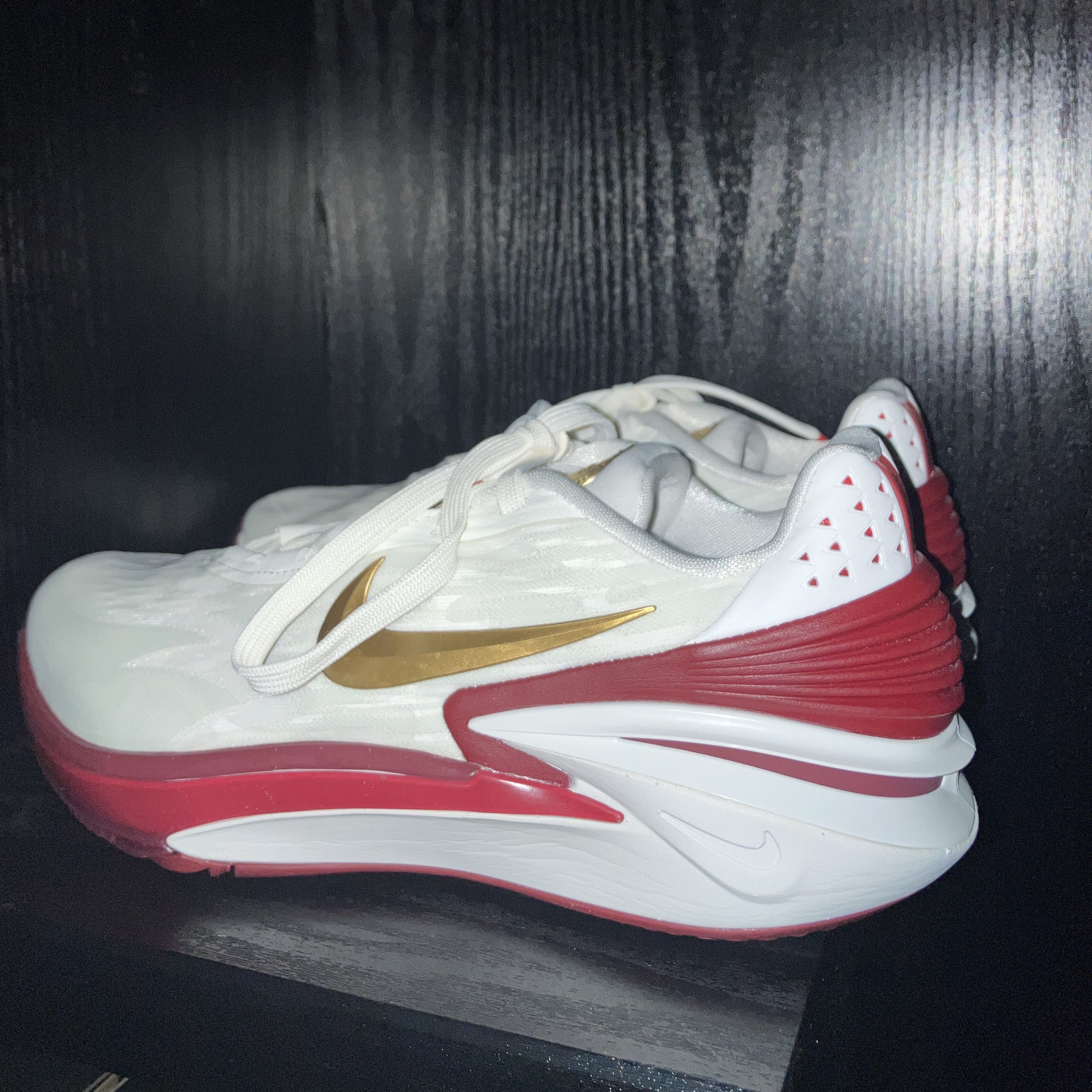 Nike Air Zoom GT Cut 2 Summit White Metallic Gold 착용 스타일 - 2