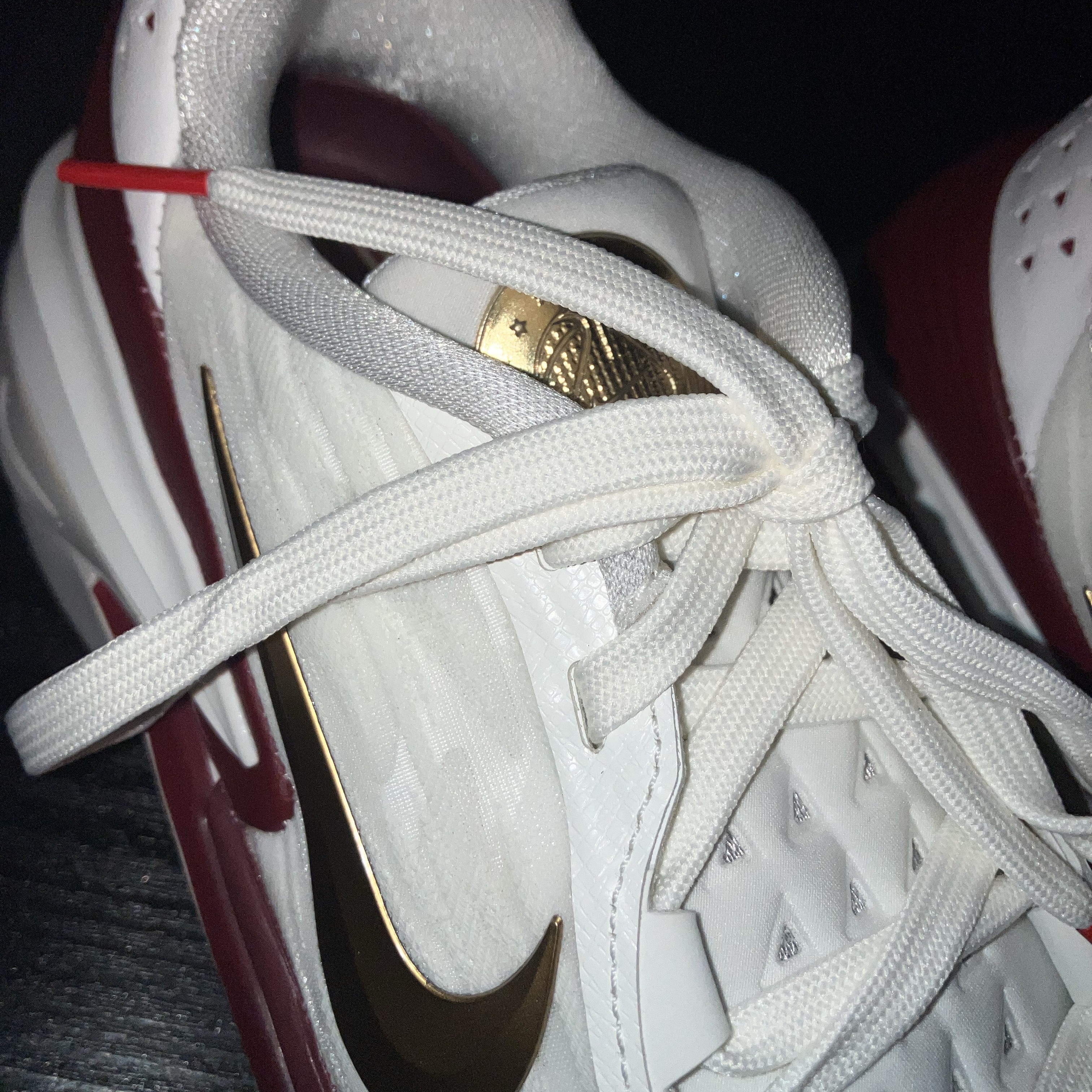 Nike Air Zoom GT Cut 2 Summit White Metallic Gold 착용 스타일 - 4