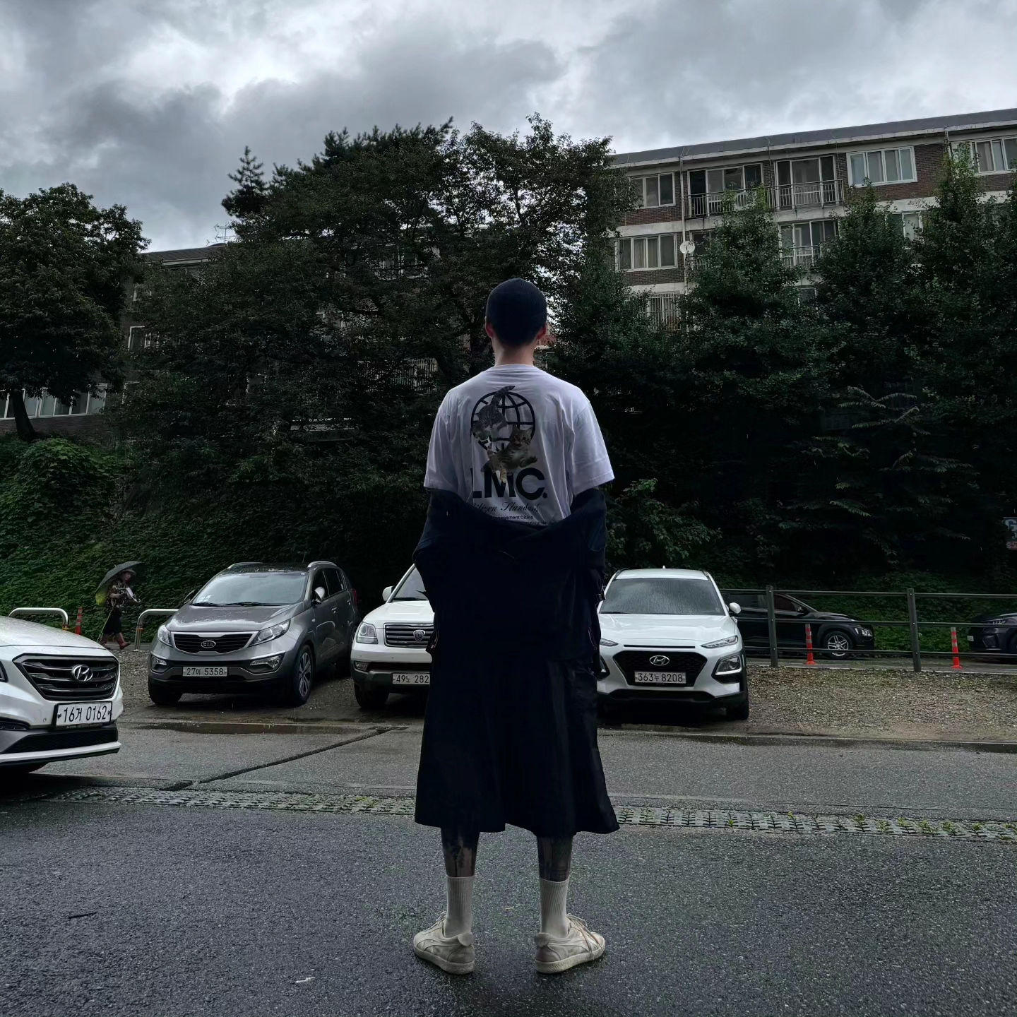 Thom Browne Milano Stitch Armband Cardigan Navy, Onitsuka Tiger Mexico 66 SD Cream Birch 착용 스타일 - 3