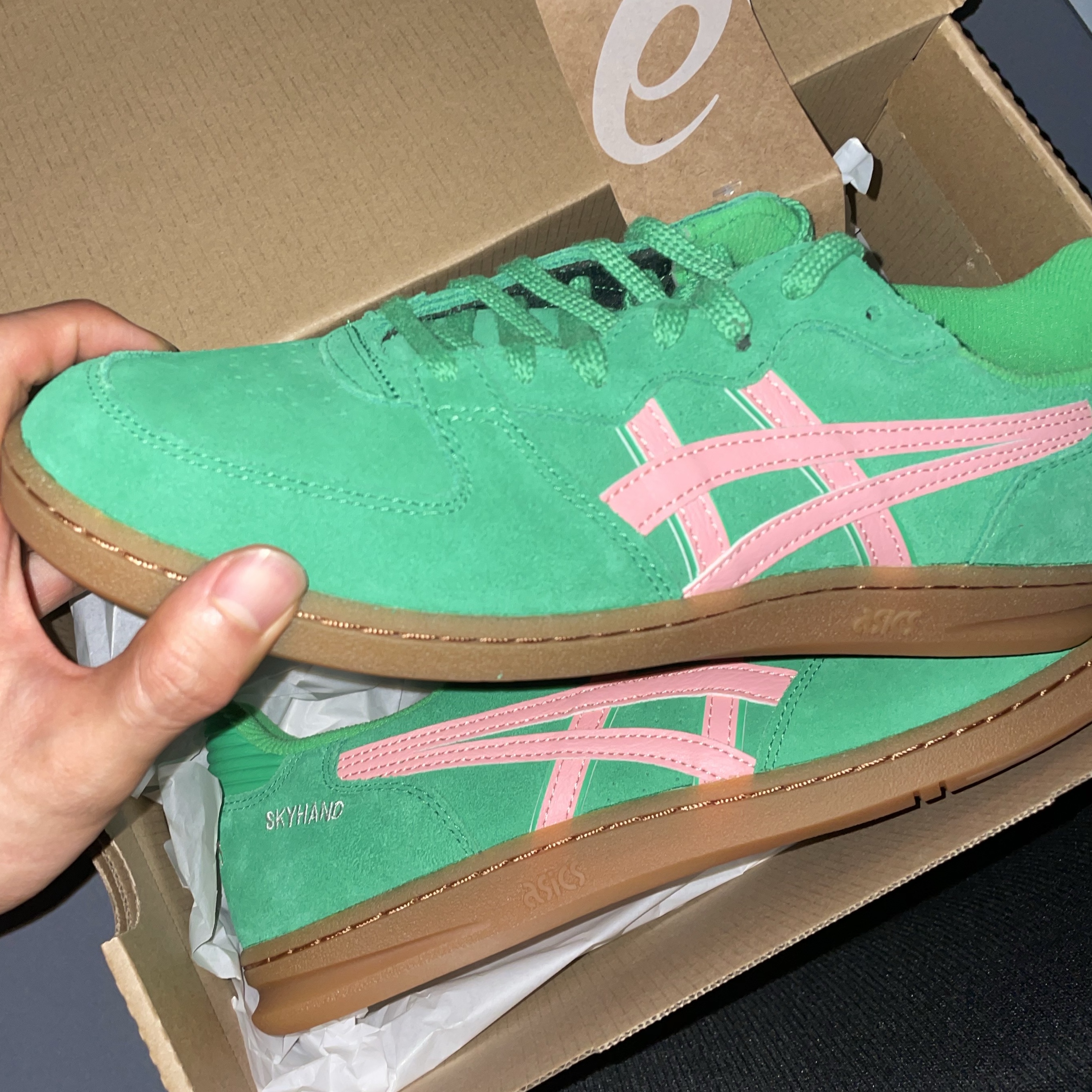 Asics Skyhand OG Cilantro Grapefruit 착용 스타일 - 2