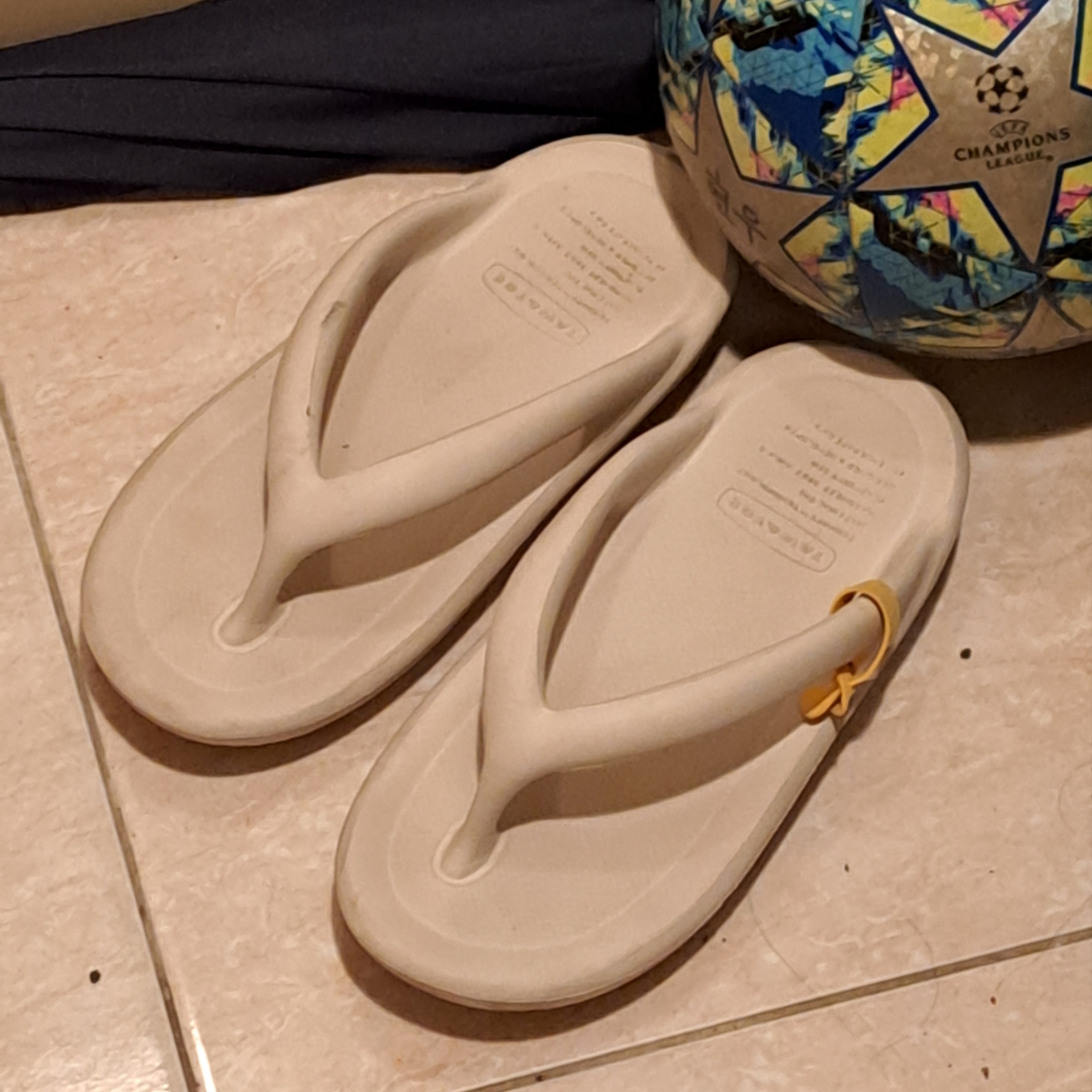 Taw&Toe Flip Flop Zerovity Bio/OG Cream 착용 스타일