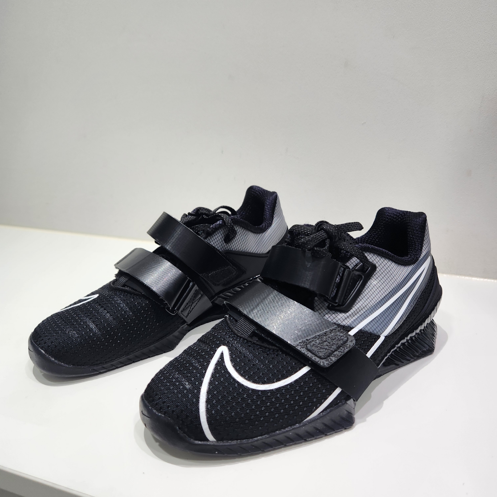 Nike Romaleos 4 Black White 착용 스타일