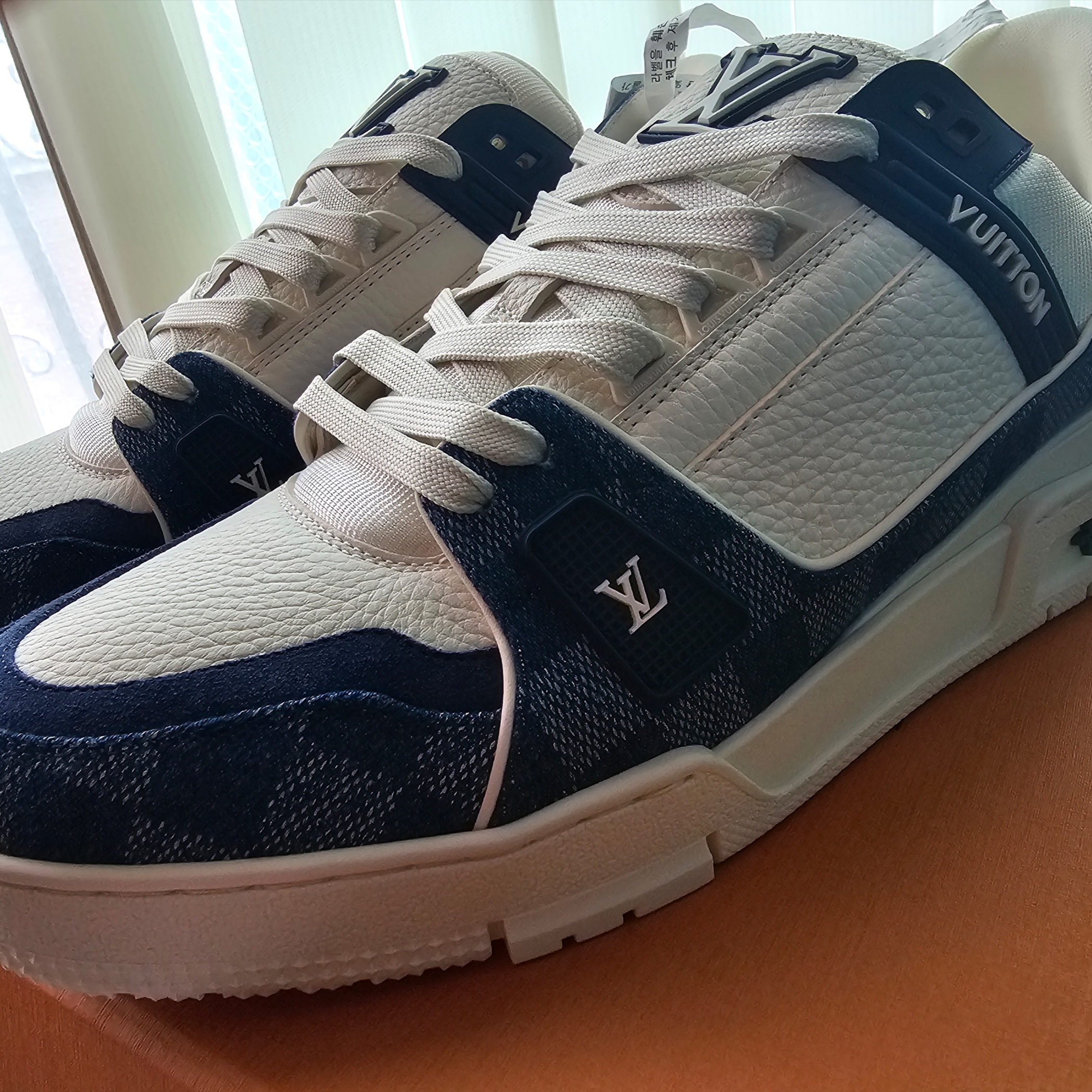 Louis Vuitton LV Trainer Sneakers Monogram Denim Blue 착용 스타일 - 1