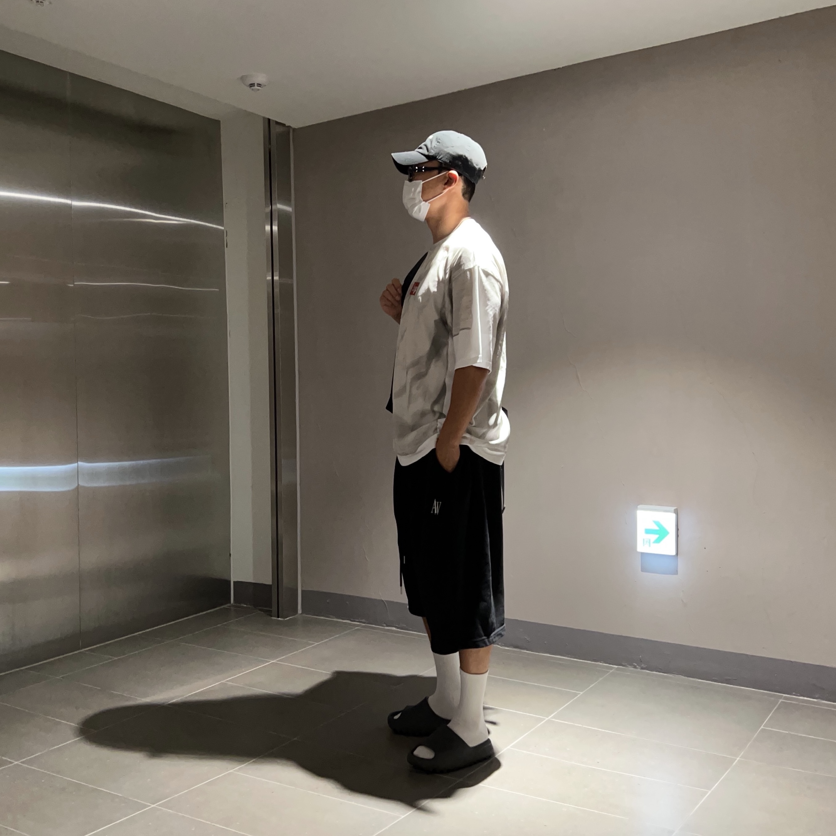 Gentle Monster x Maison Margiela MM113 Black Clear, Supreme x MM6 Maison Margiela Box Logo T-Shirt White - 24SS 착용 스타일