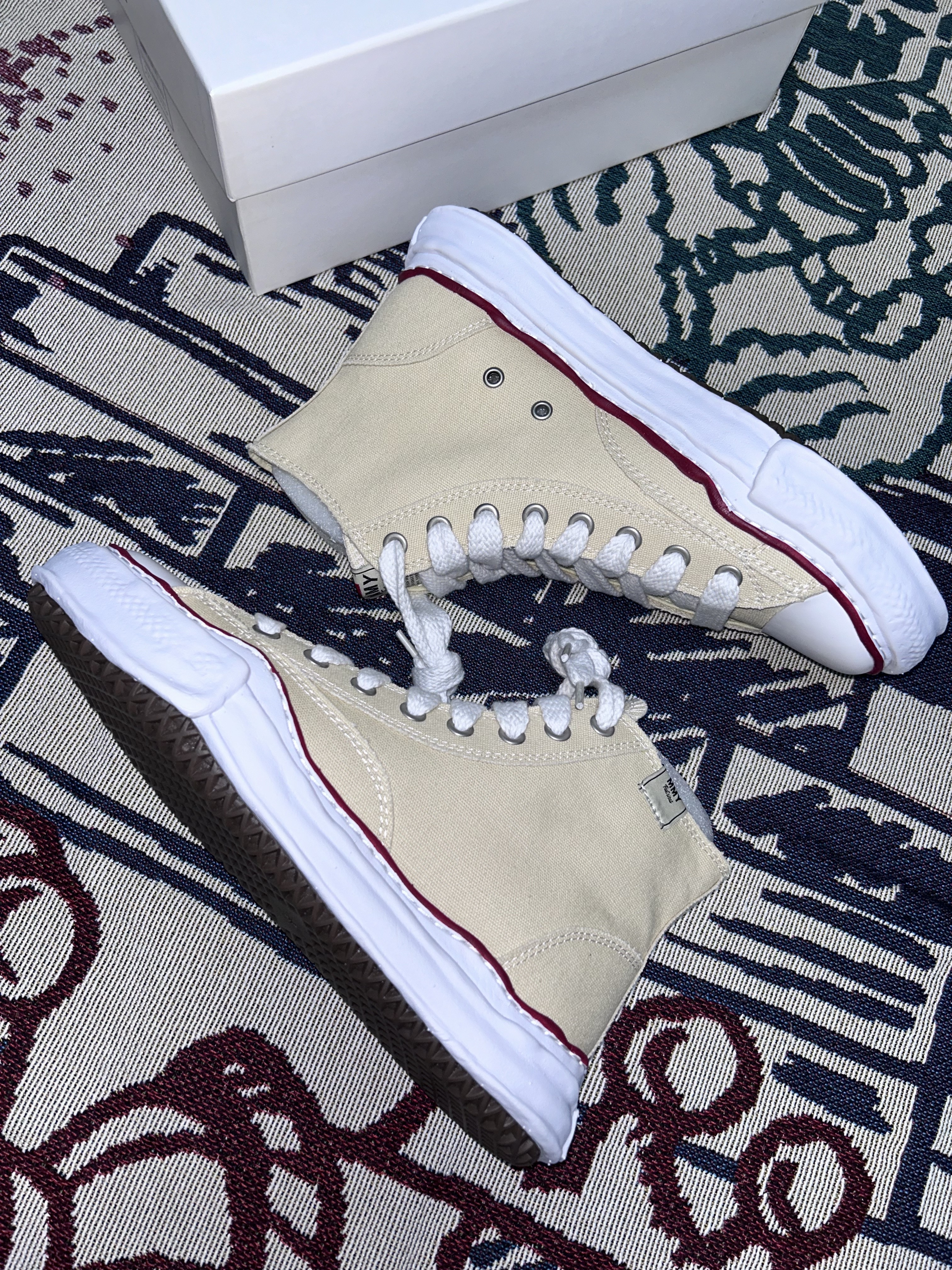 Maison Mihara Yasuhiro Peterson OG Sole Canvas High-top Sneakers Natural 착용 스타일 - 2