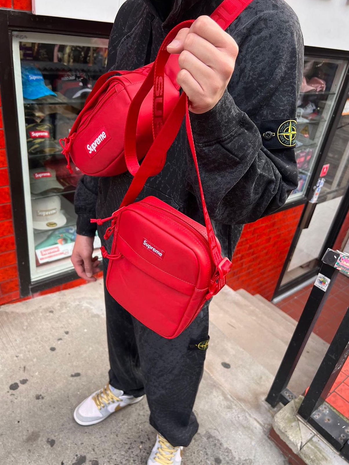 Supreme Leather Waist Bag Red - 23FW 착용 스타일