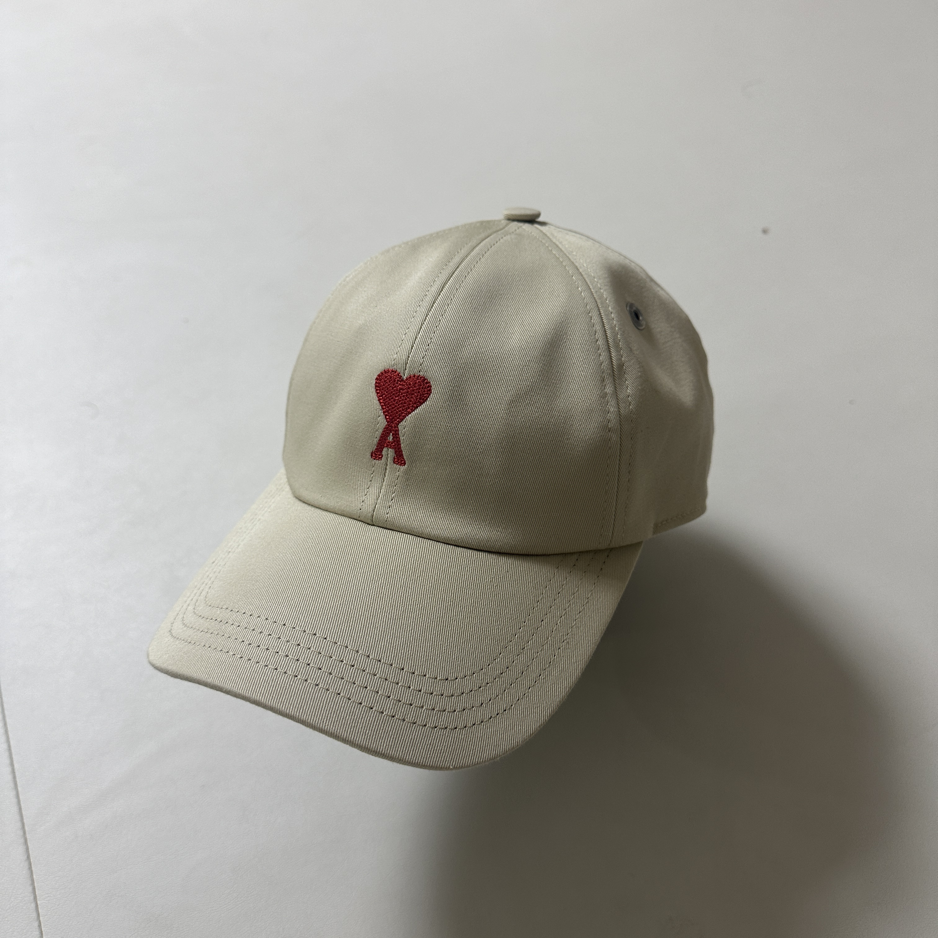 AMI de Coeur Embroidery Cap Vanilla 착용 스타일 - 2