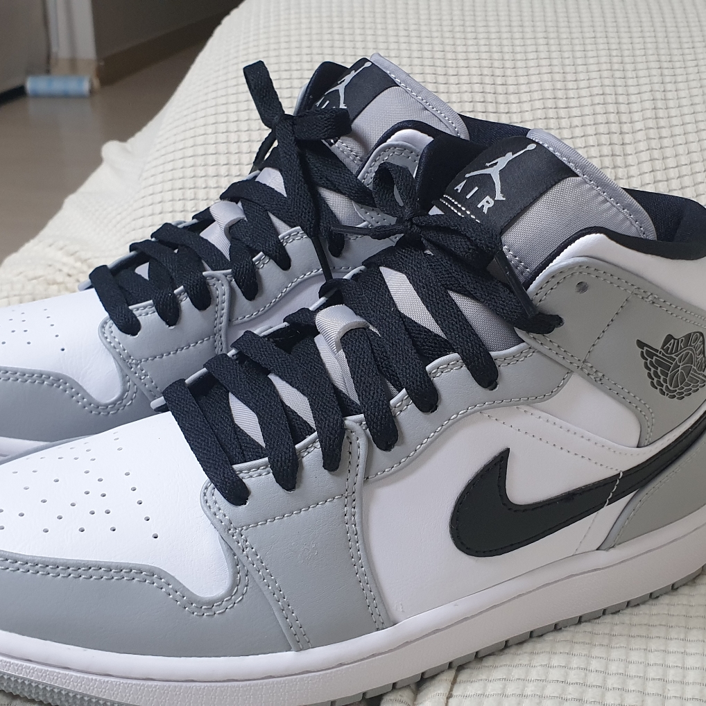 Jordan 1 Mid Light Smoke Grey 착용 스타일