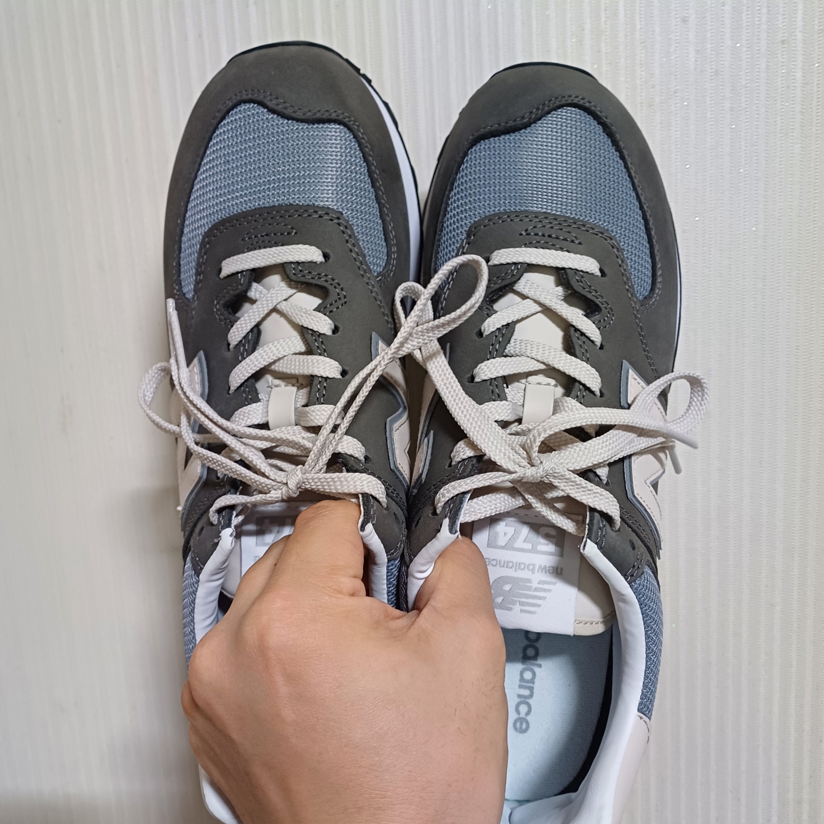 New Balance 574 Classic Grey 착용 스타일 - 1