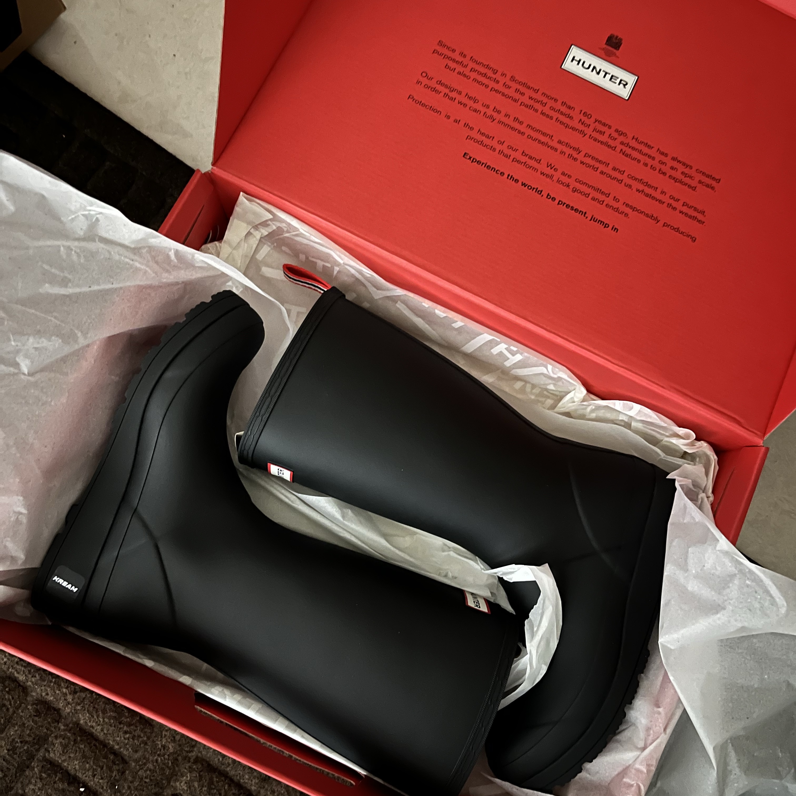 (W) Hunter Play Tall Wellington Rain Boots Black 착용 스타일