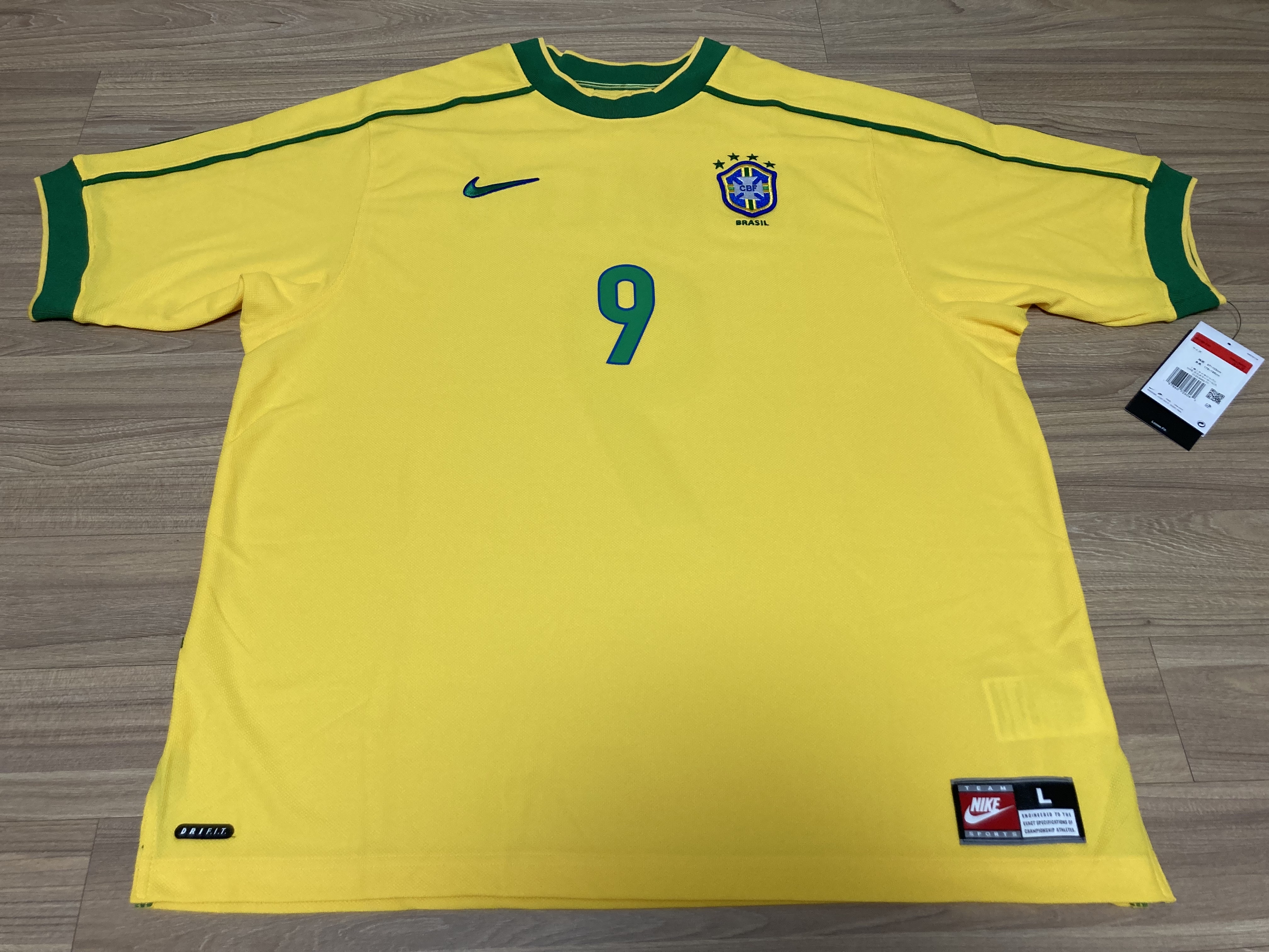 Nike Brazil 1998 Reissue Soccer Replica Jersey Varsity Maize Ronaldo (Marking Ver.) 착용 스타일 - 1