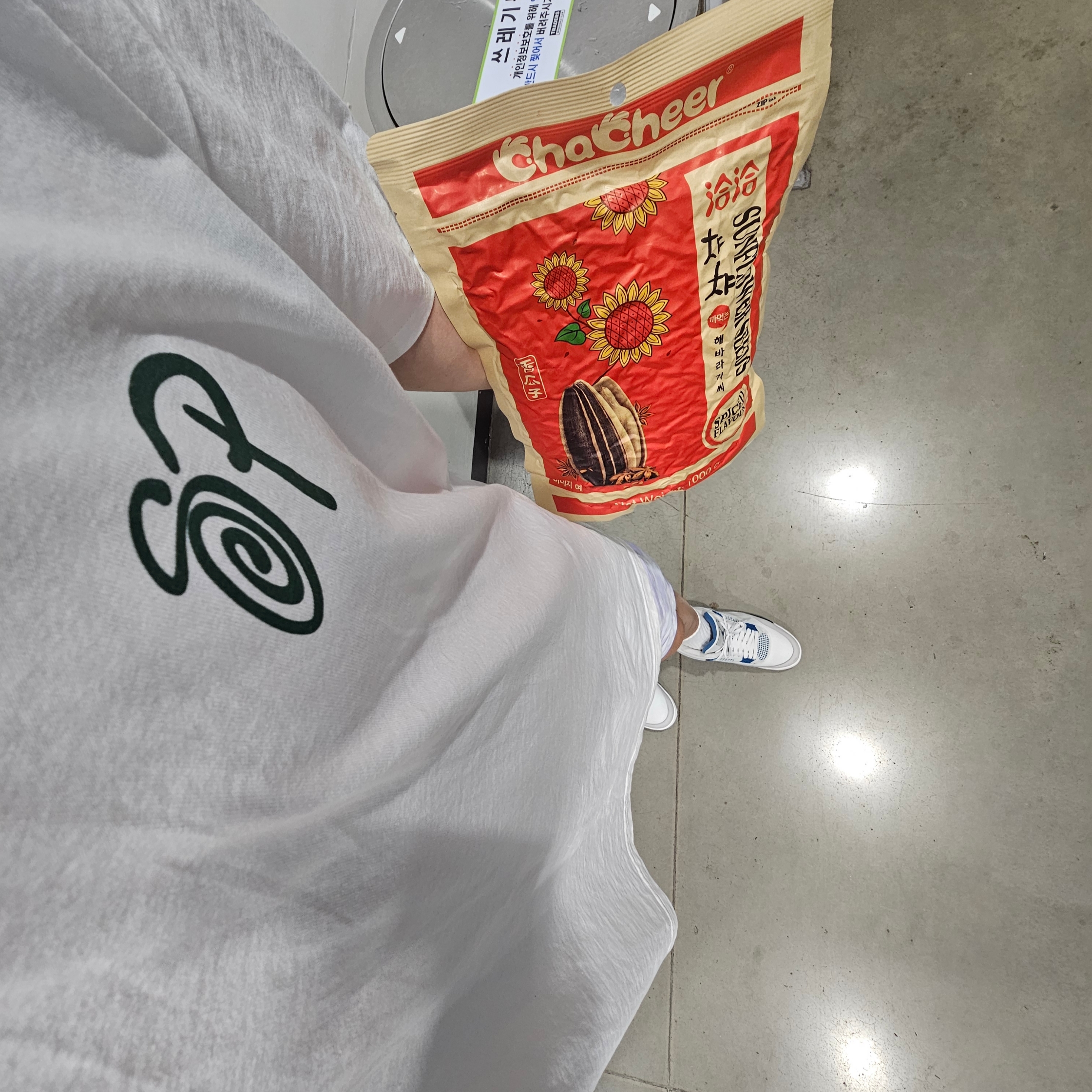 Stussy x Patta Sound Connection T-Shirt White, Stussy x Patta Sound Connection T-Shirt Black 착용 스타일 - 1