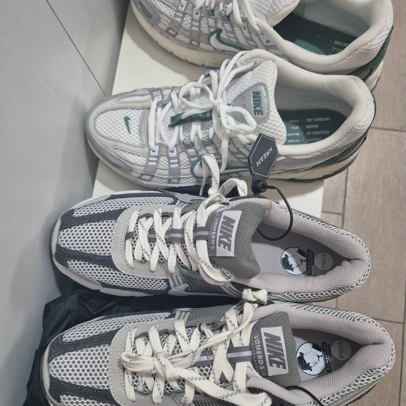 Nike Zoom Vomero 5 PRM Light Iron Ore and Flat Fewter 착용 스타일