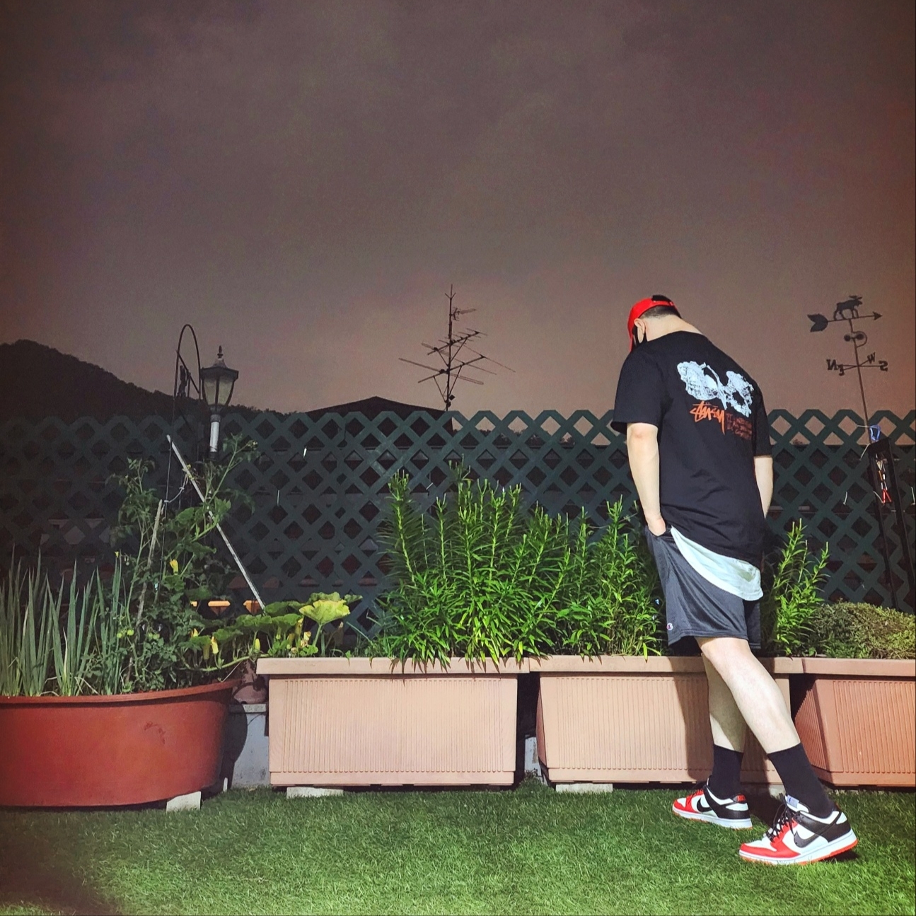 Nike Dri-Fit Legacy 91 Golf Cap University Red, Stussy Shells T-Shirt Black 착용 스타일 - 2
