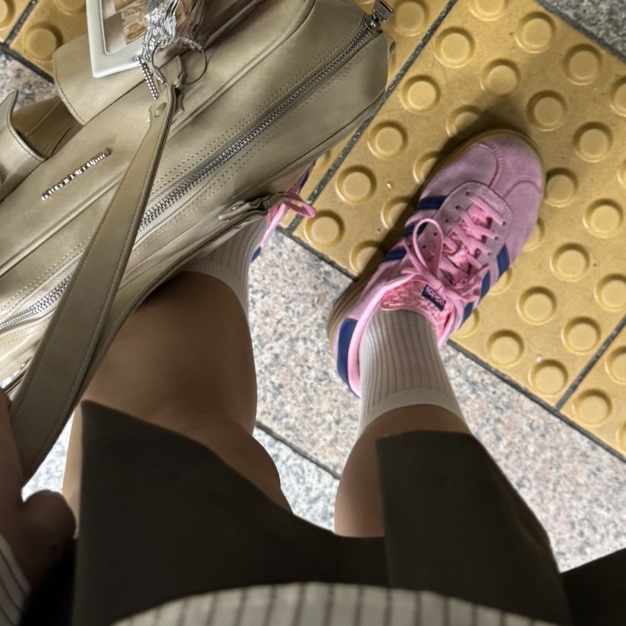 (W) Adidas Gazelle Bold Pink Glow Victory Blue 착용 스타일 - 2