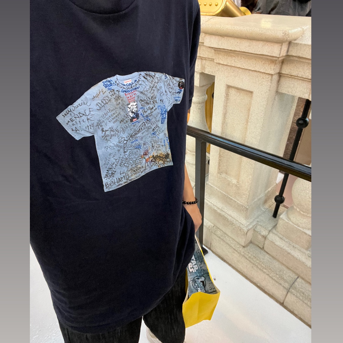 Supreme First T-Shirt Navy - 24SS 착용 스타일