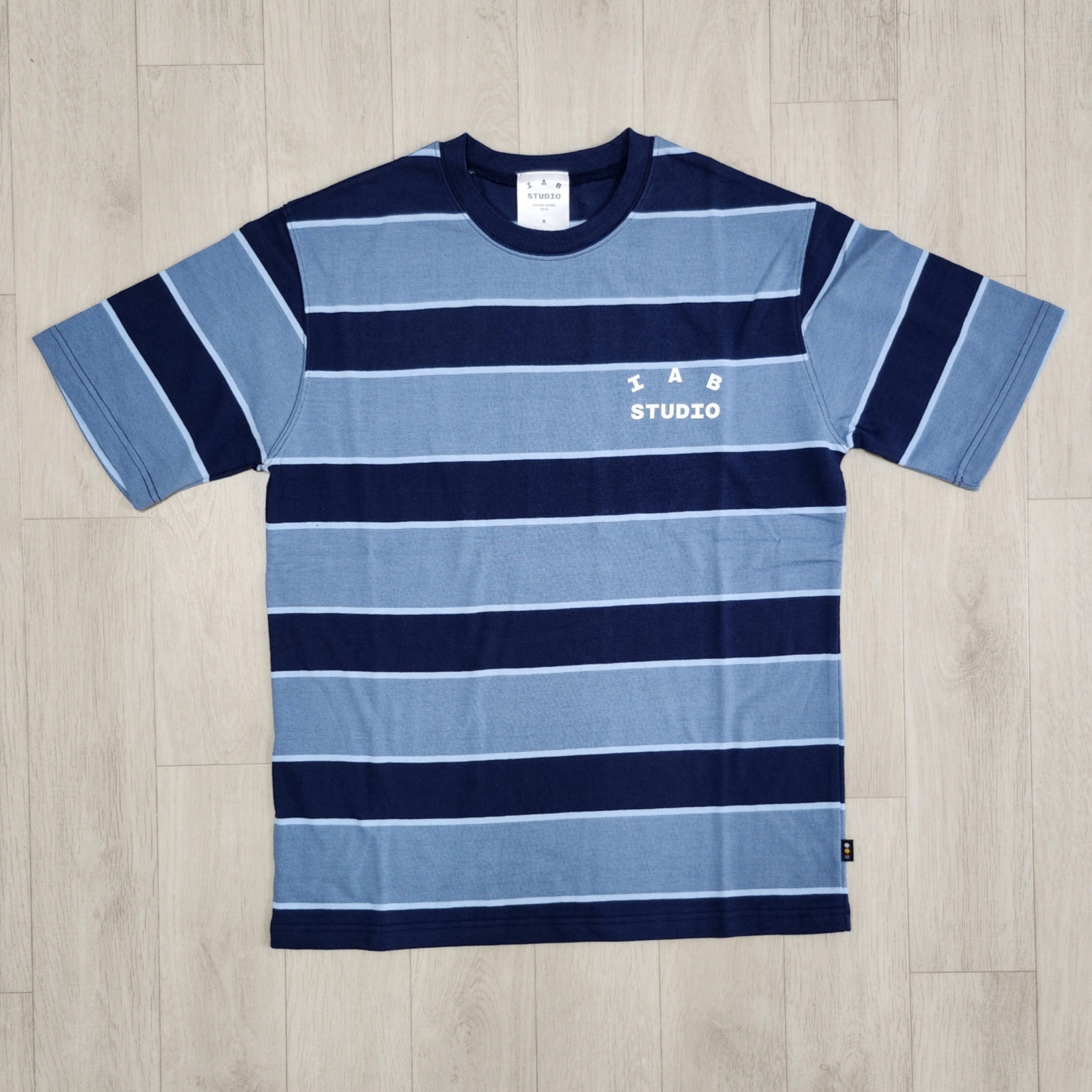 IAB Studio Striped T-Shirt Blue White 착용 스타일 - 1