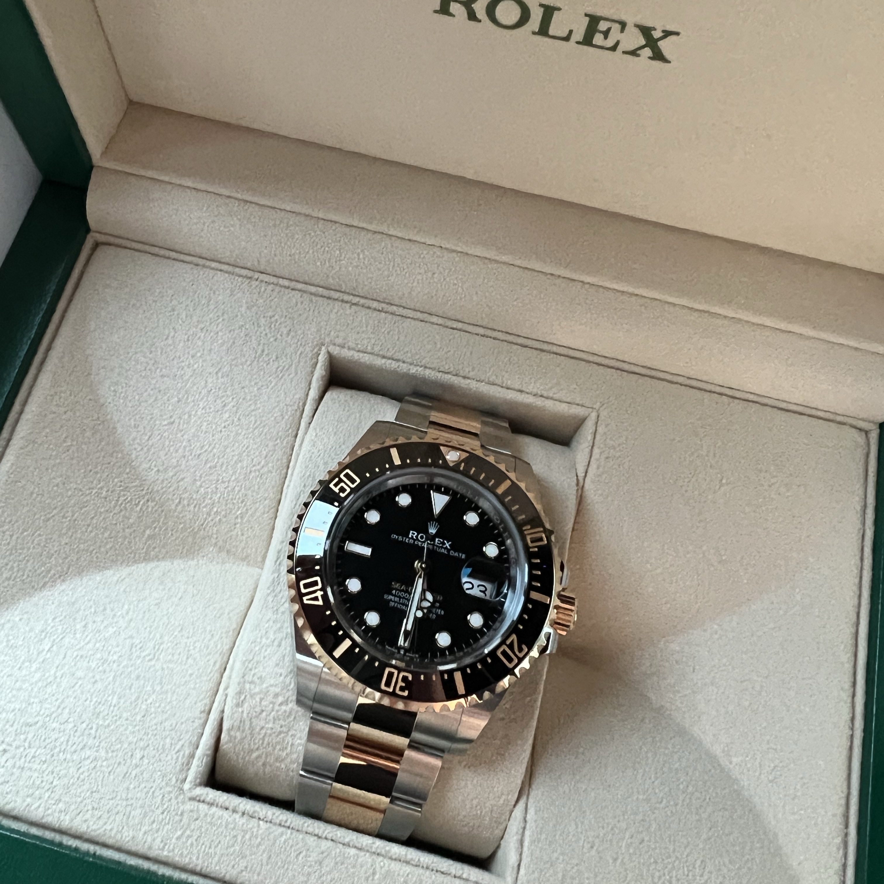 Rolex Sea-Dweller 43mm 126603 Black Oyster 착용 스타일