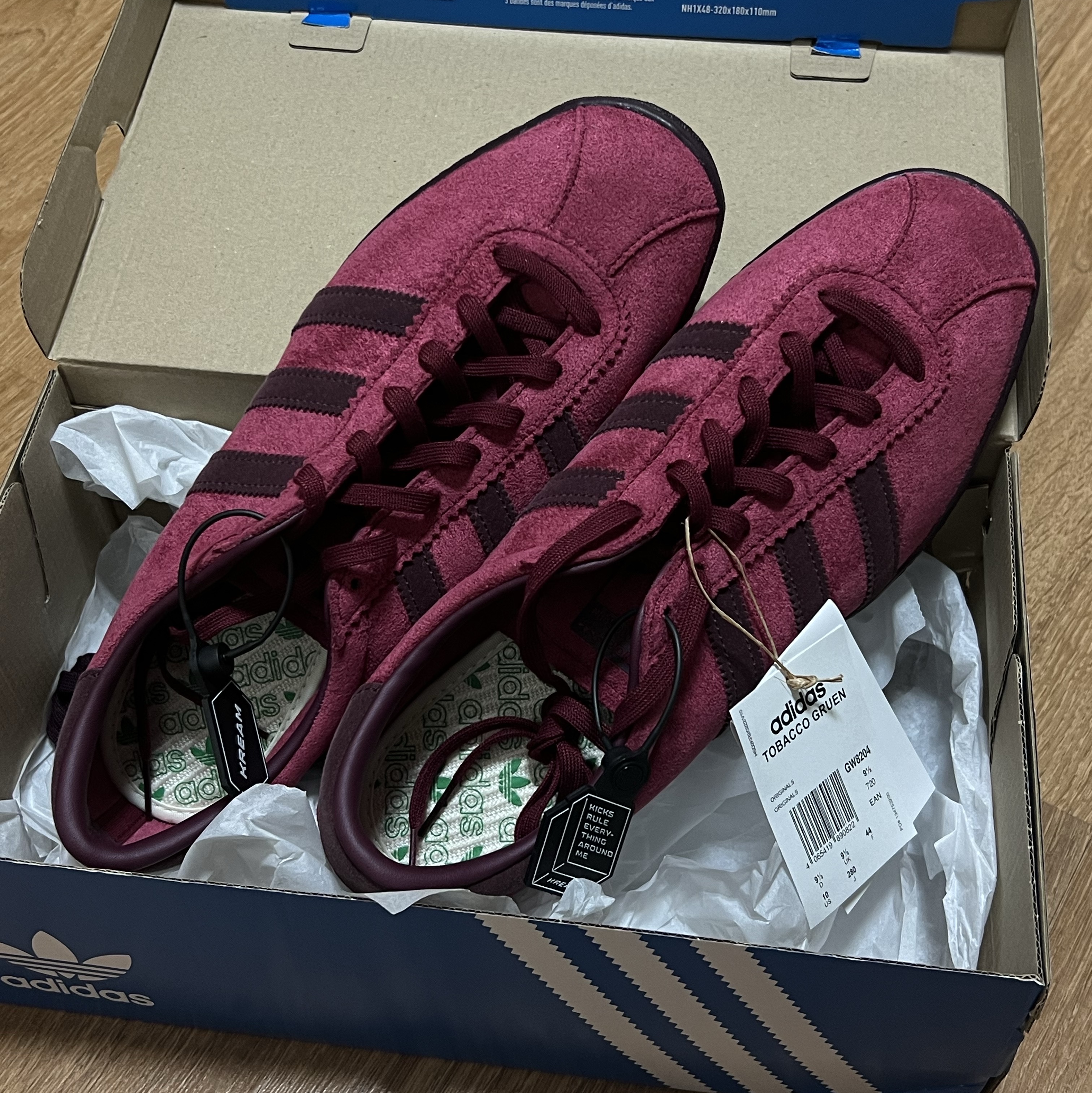 Adidas Tobacco Gruen Collegiate Burgundy 착용 스타일